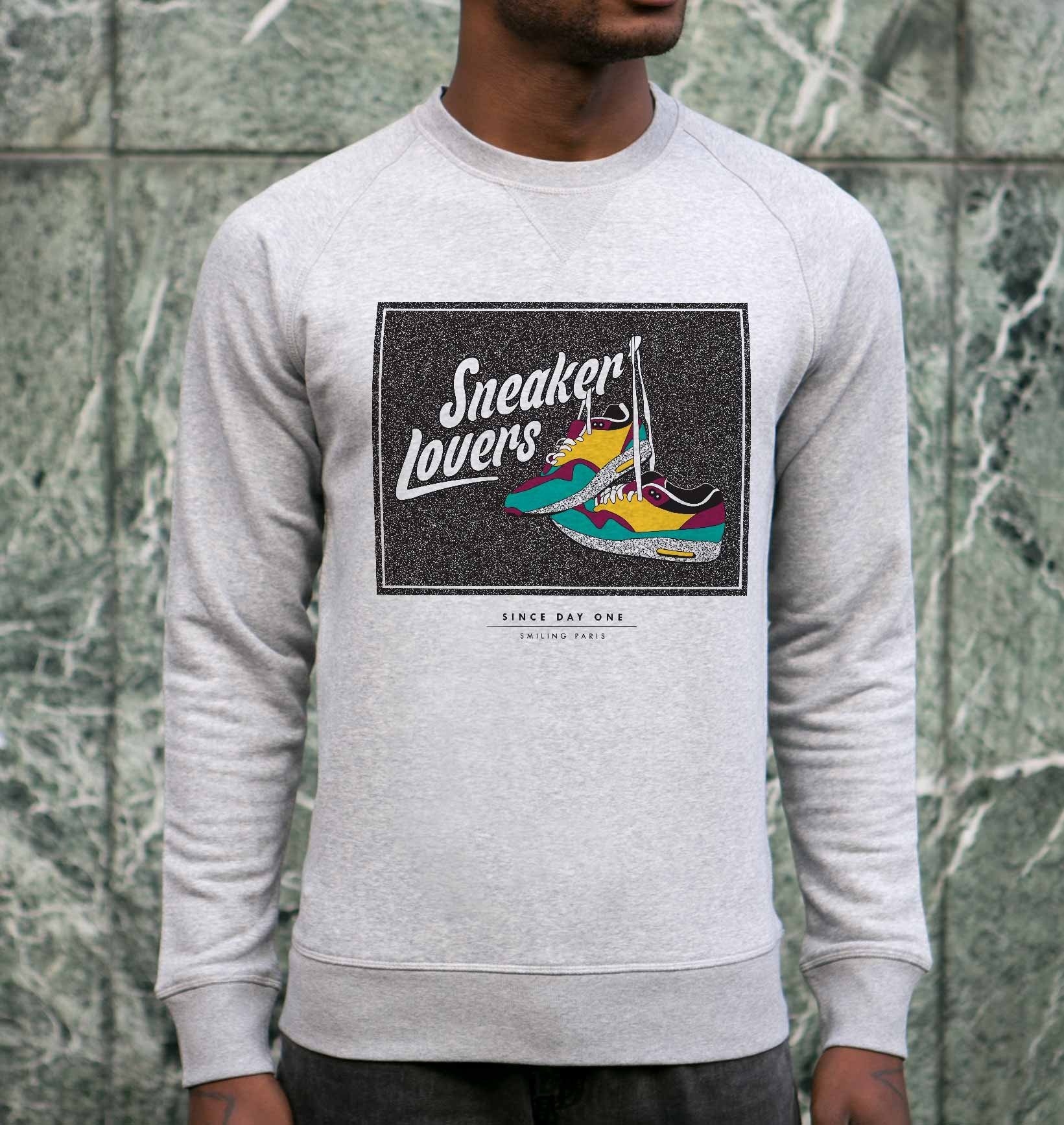 Sweatshirt Sneaker Lovers de couleur Gris chiné par Smiling Paris