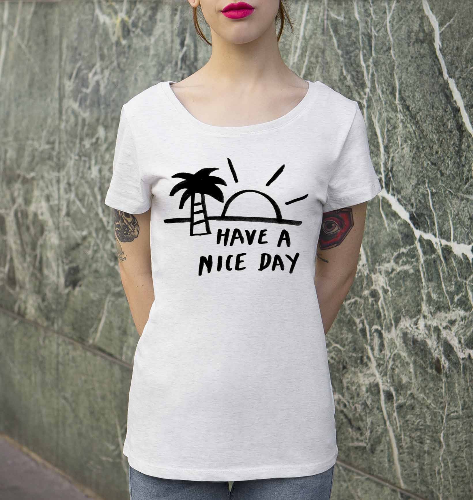 T-shirt Femme Have a Nice Day de couleur Beige chiné par Aecho