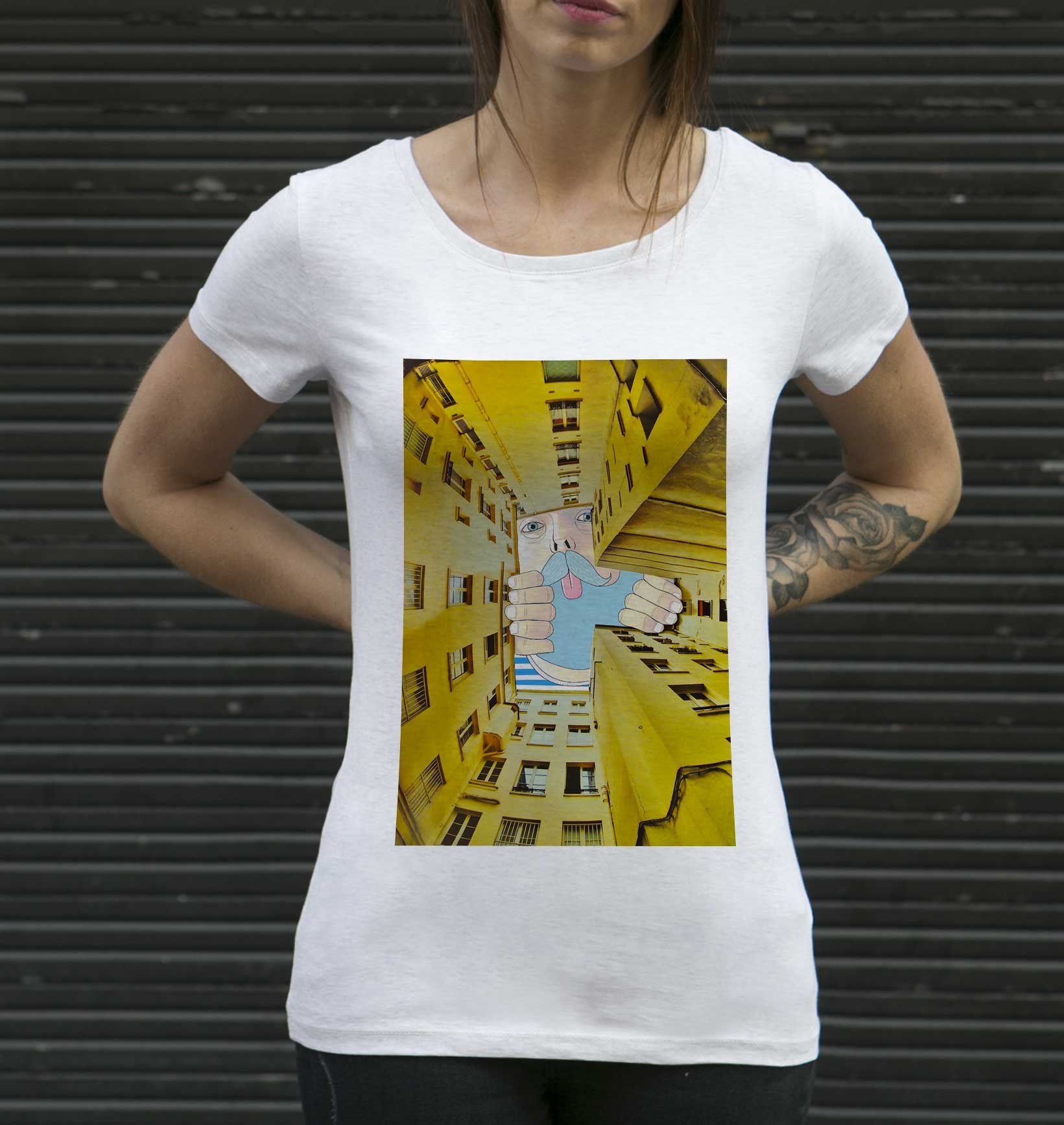 T-shirt Femme Barbu Malicieux de couleur Beige chiné par Thomas Lamadieu