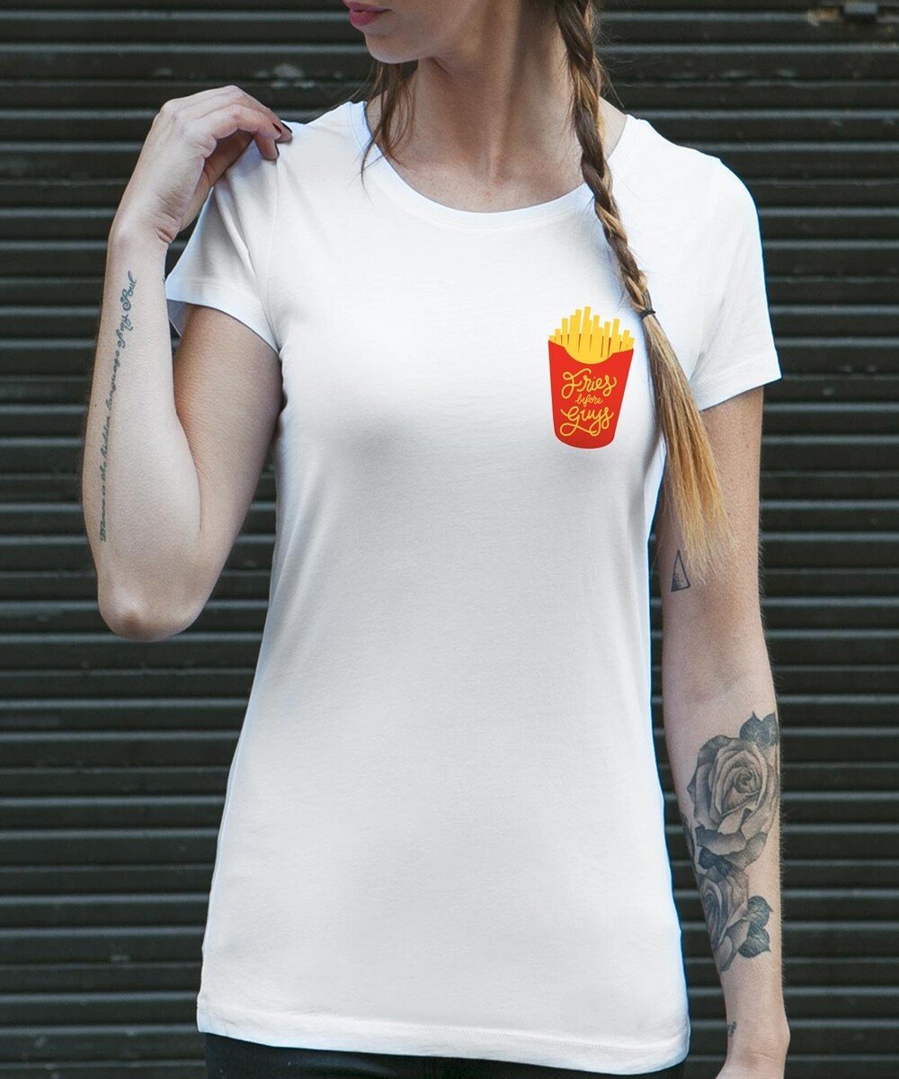 T-shirt pour Femme Fries Before Guys de couleur Blanc