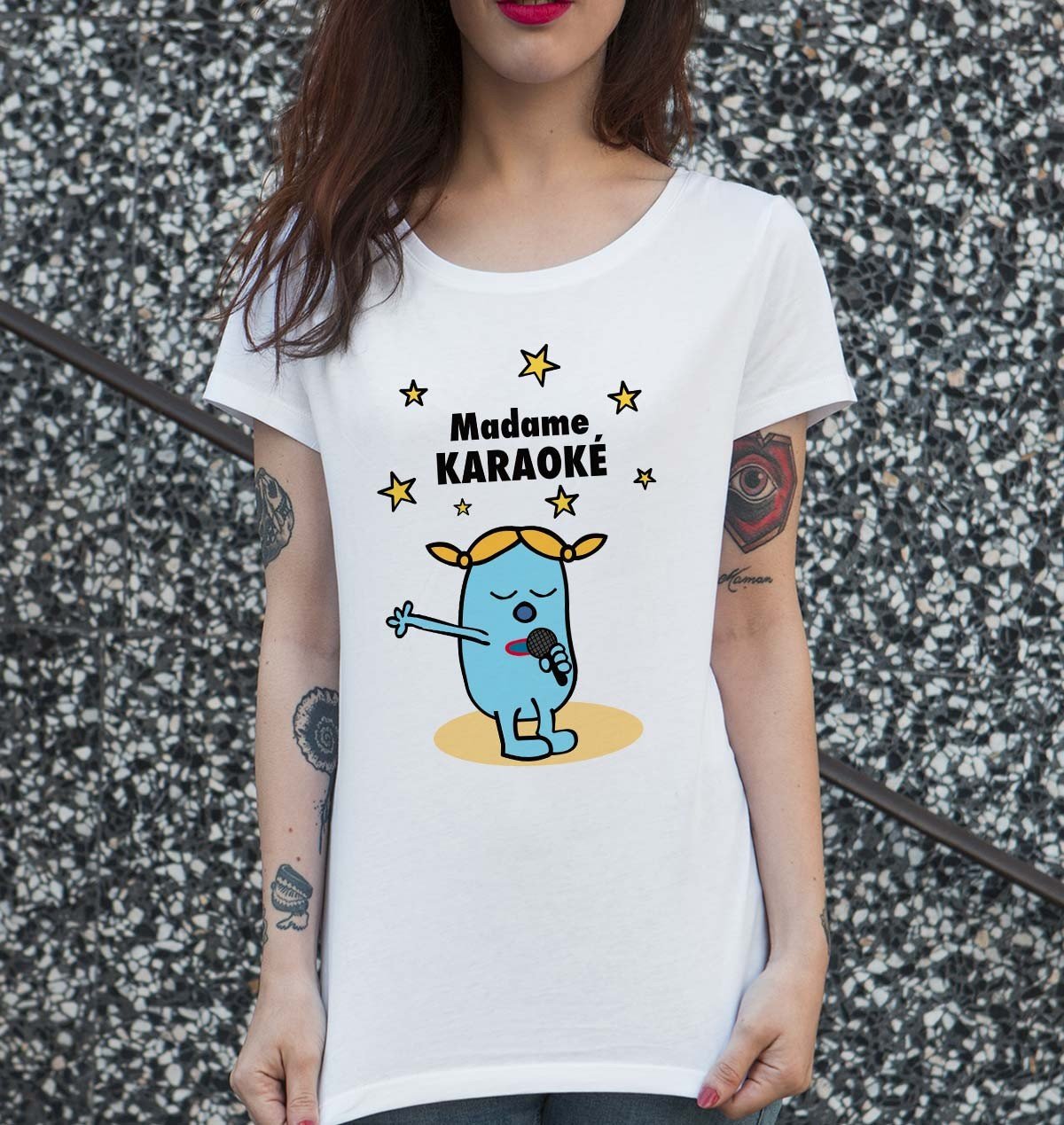 T-shirt Femme avec un Madame Karaoké Grafitee