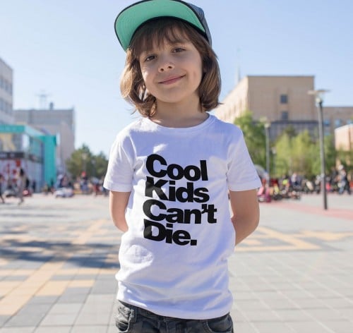 T-shirt Enfants avec un Cool Kids Can't Die Grafitee