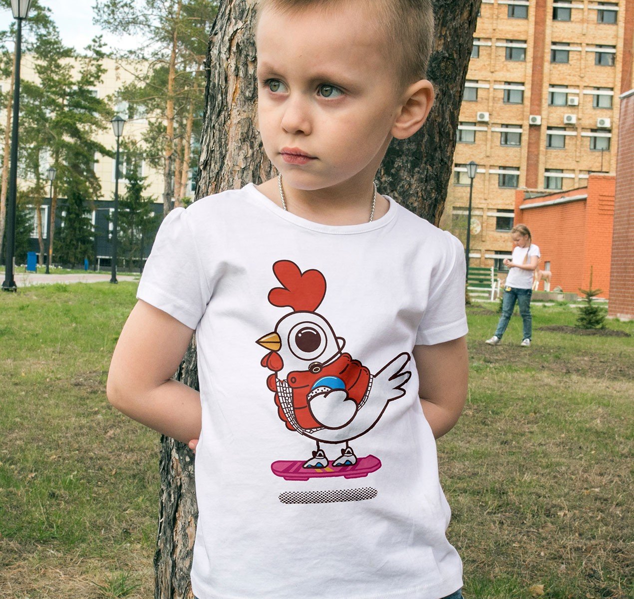 T-shirt Enfants avec un Chicken McFly (enfant) Grafitee