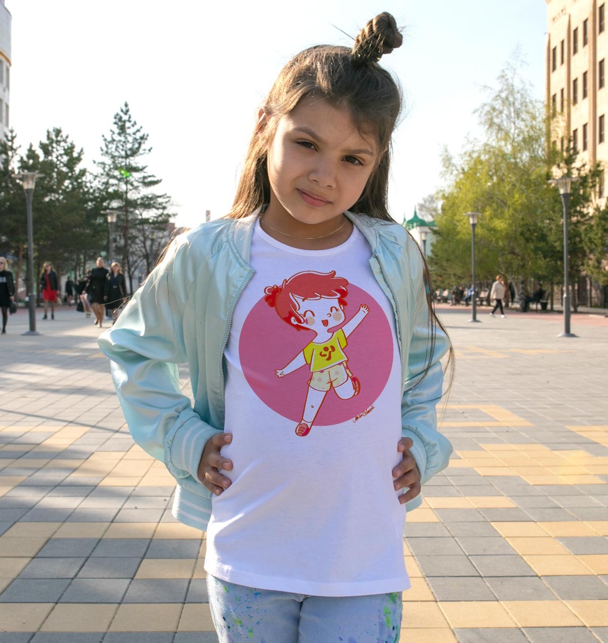 T-shirt Enfants avec un Fillette heureuse Grafitee