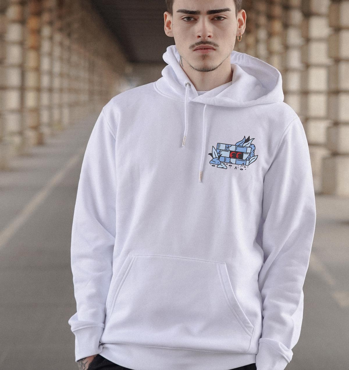 Hoodie Street totem de couleur Gris chiné par Hedi Baka