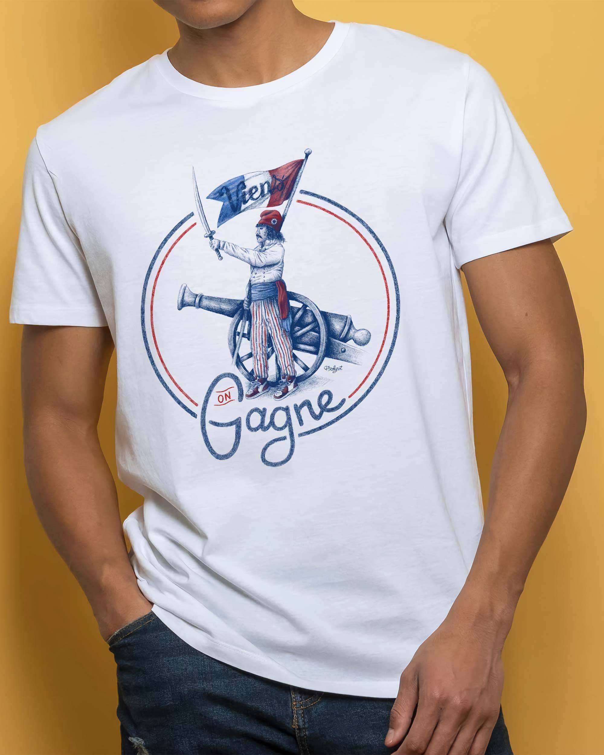 T-shirt Viens on Gagne de couleur Blanc par La Vie En Bleu