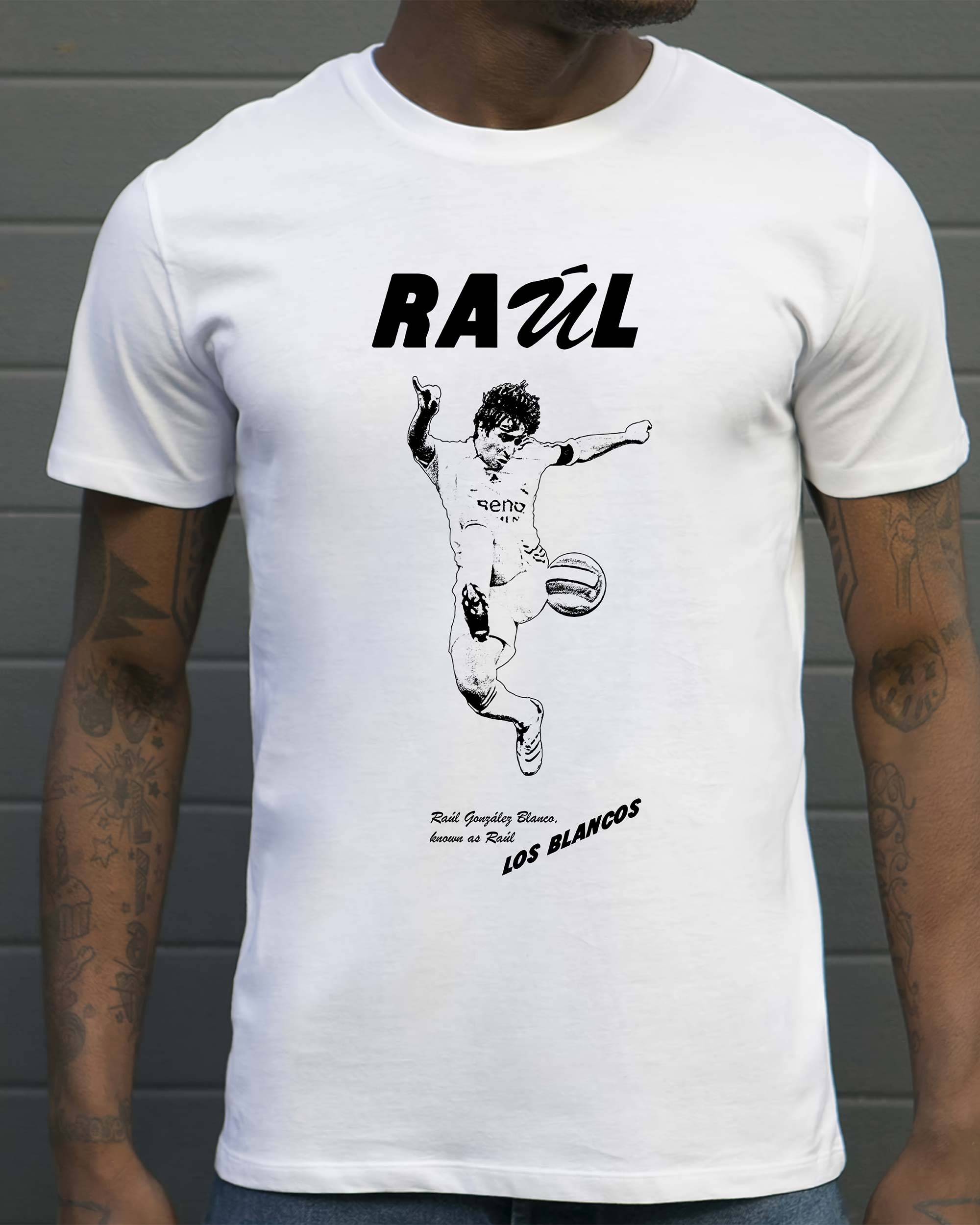 T-shirt Raúl González Blanco de couleur Blanc par Sucker For Soccer