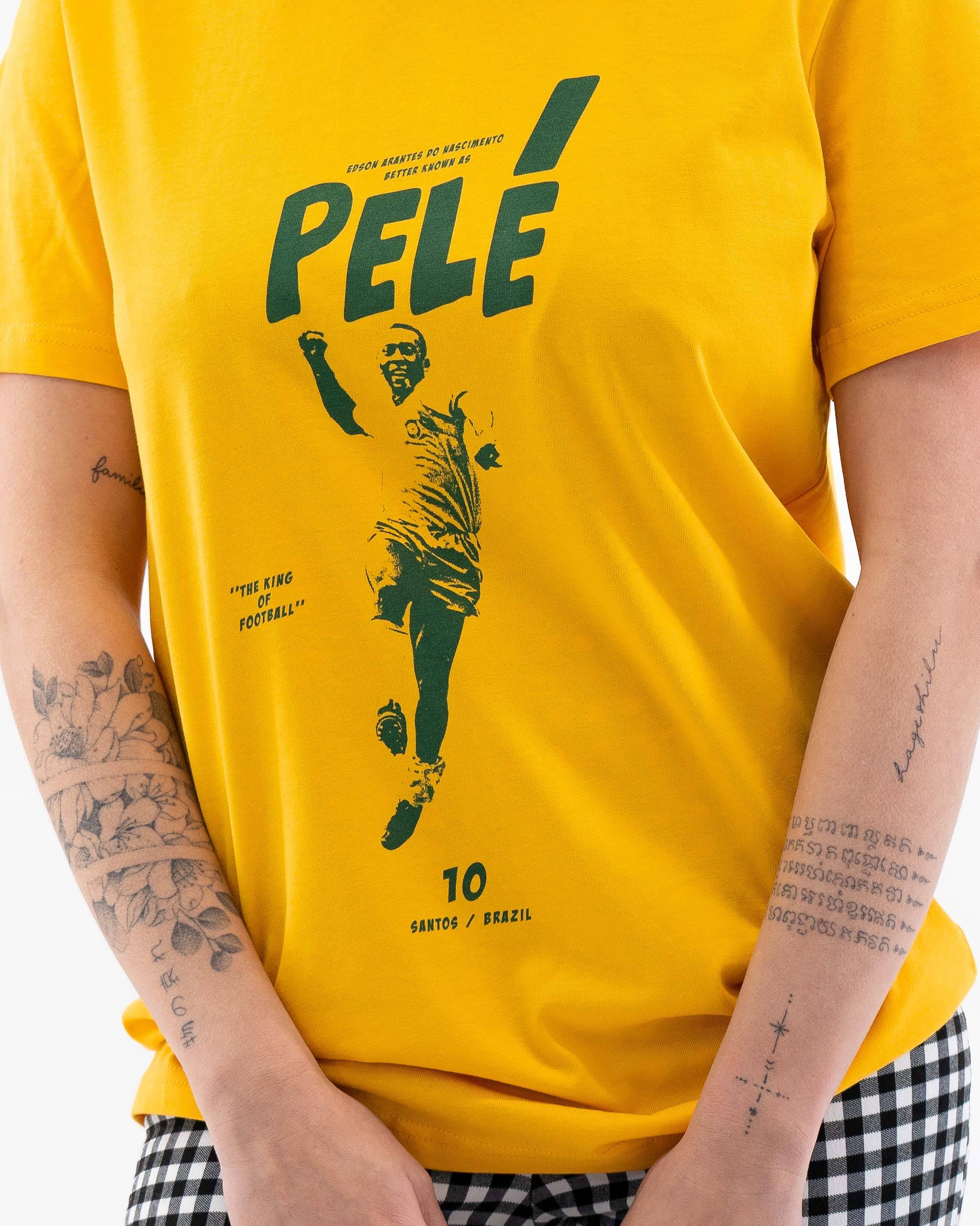 T-shirt Pelé de couleur Jaune par Sucker For Soccer