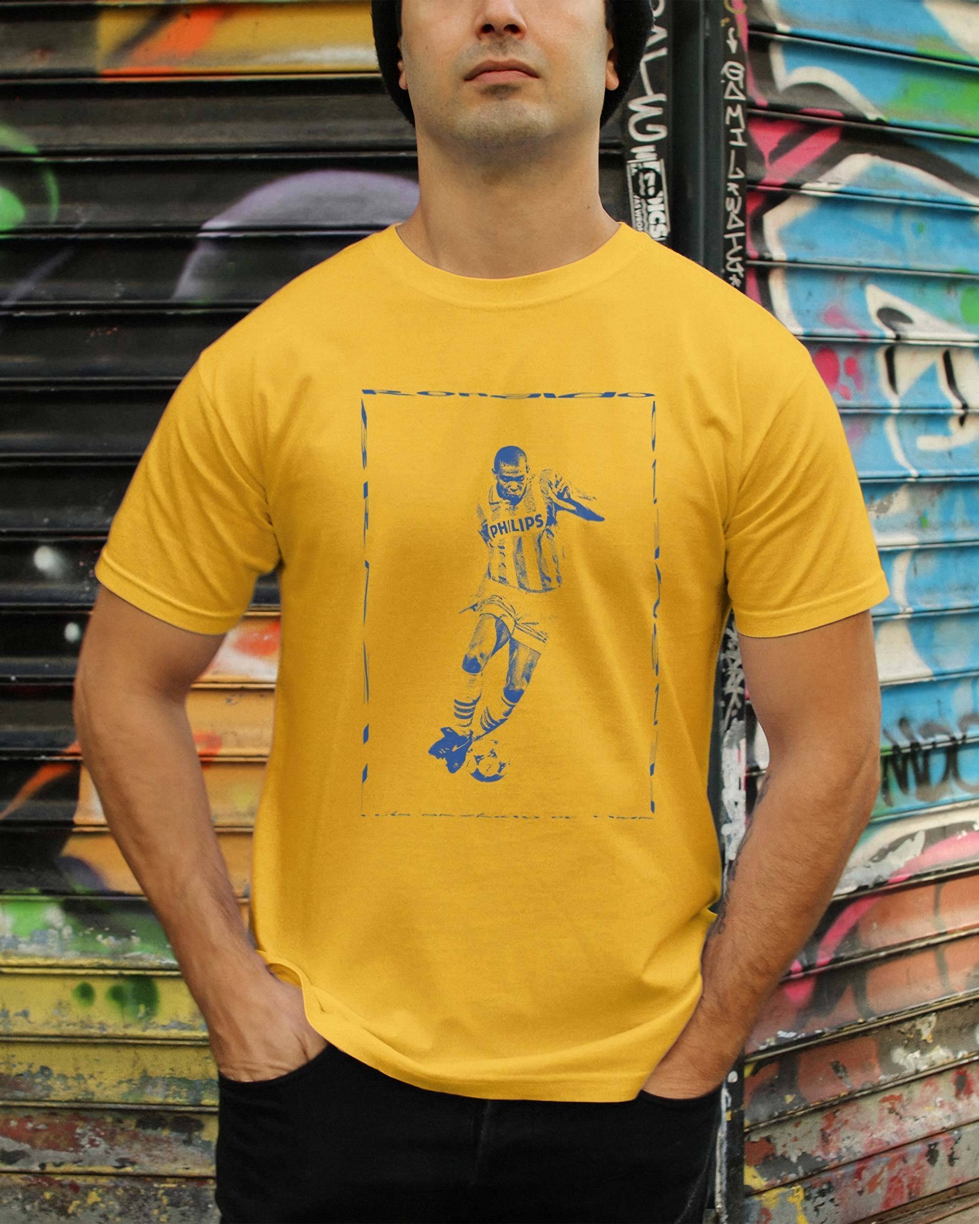 T-shirt Ronaldo de couleur Jaune par Sucker For Soccer