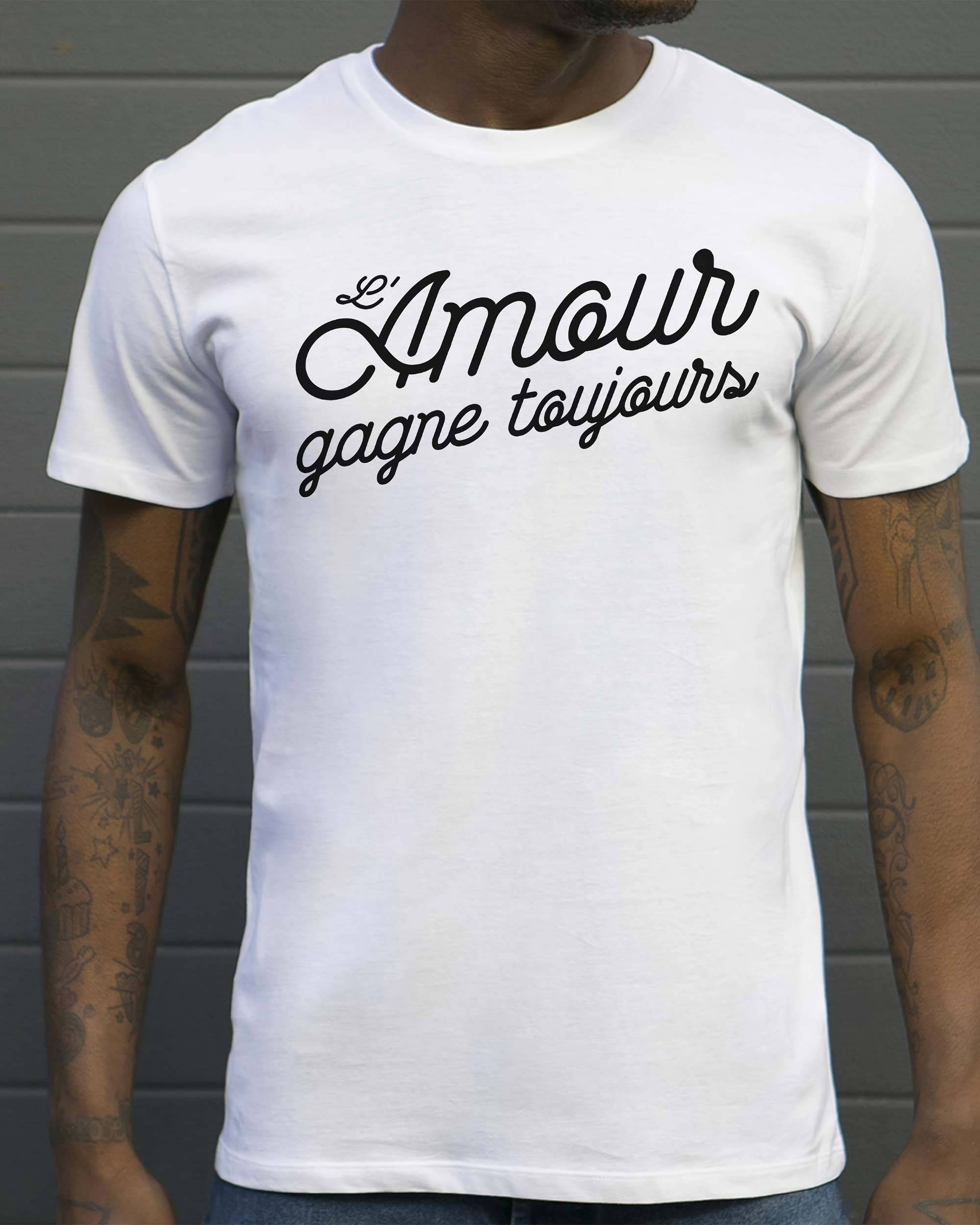 T-shirt L'Amour Gagne Toujours de couleur Blanc
