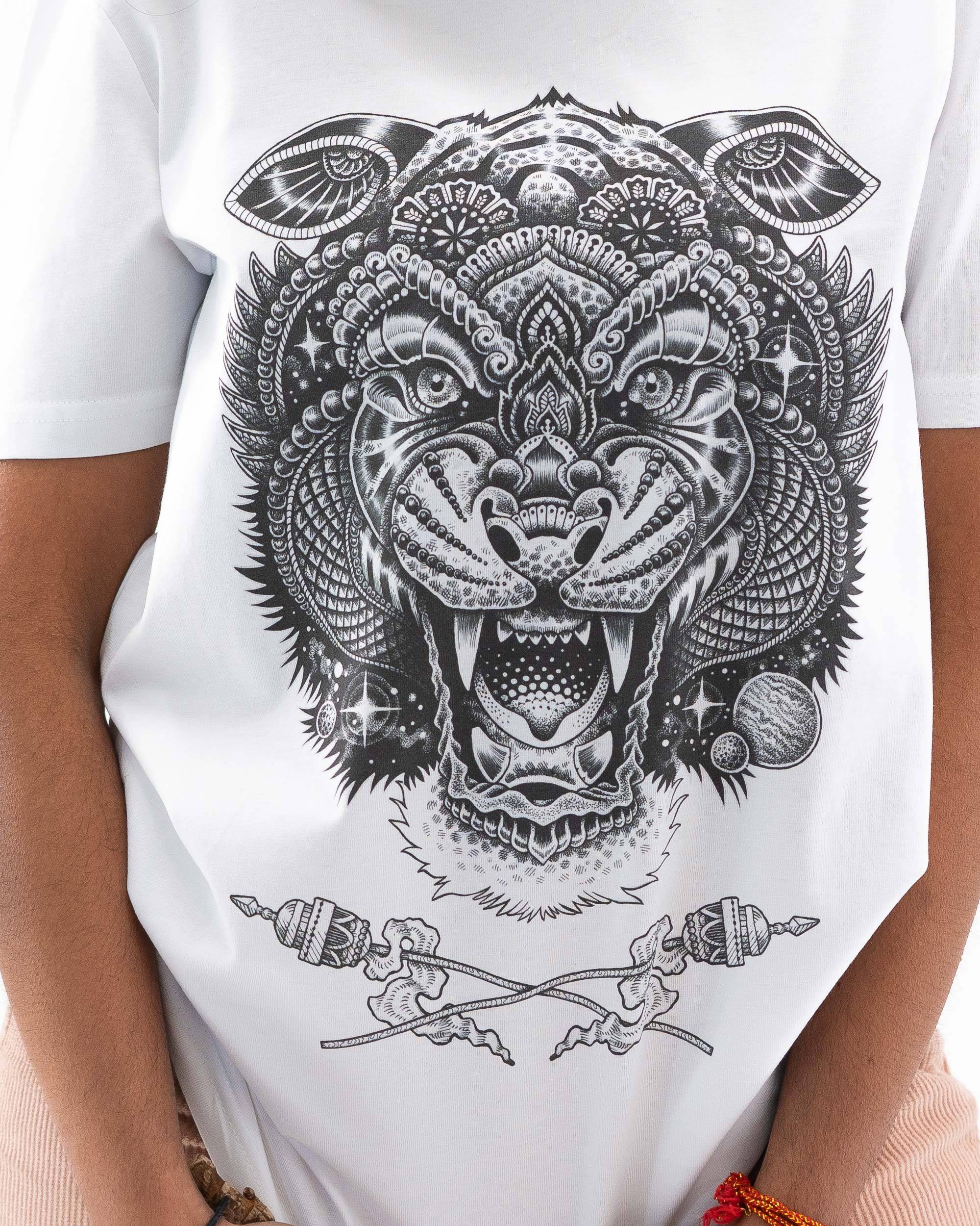 T-shirt Cosmic Tiger de couleur Blanc par Neon Mystic