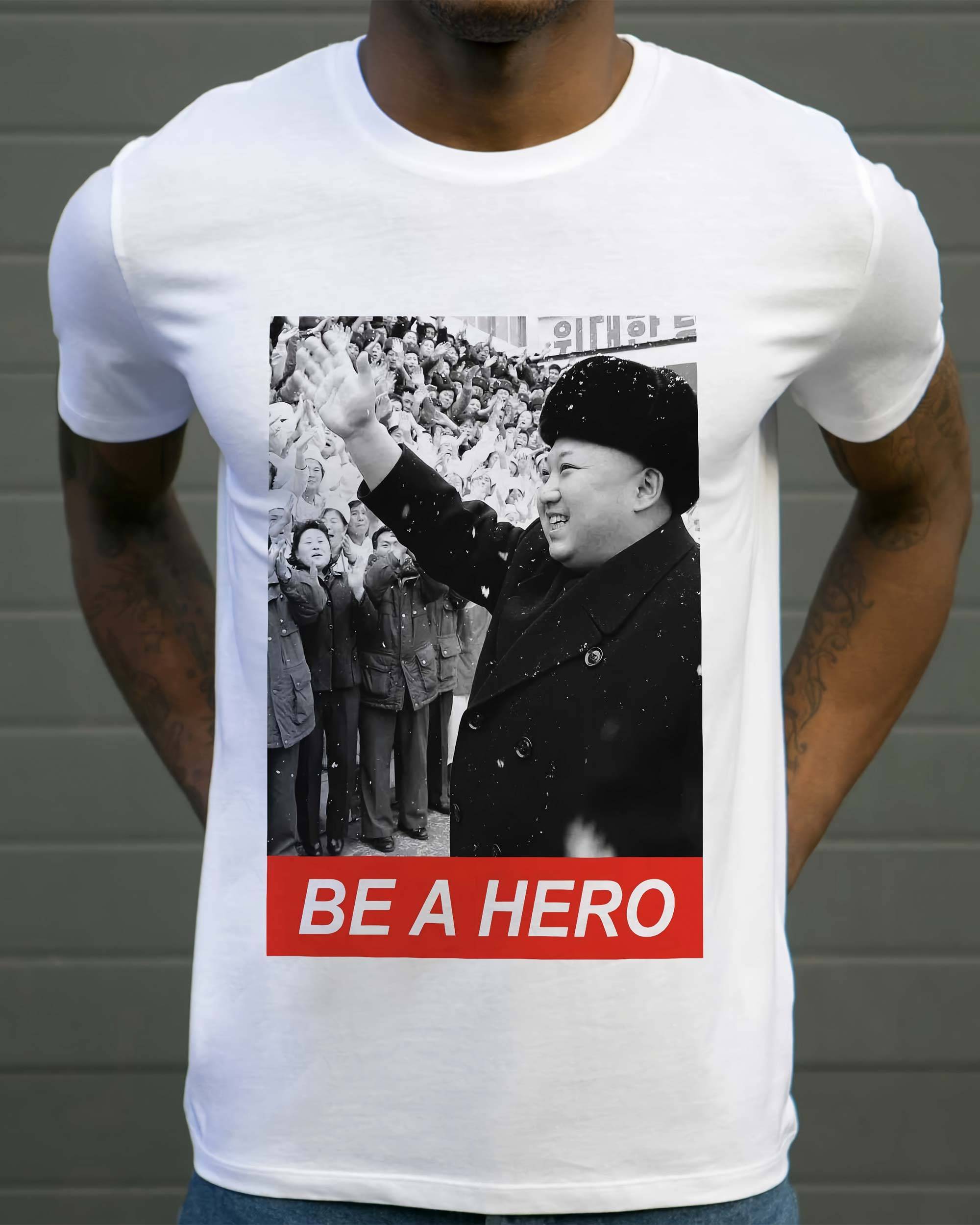 T-shirt Kim Jong-Un Salue le Peuple de couleur Blanc