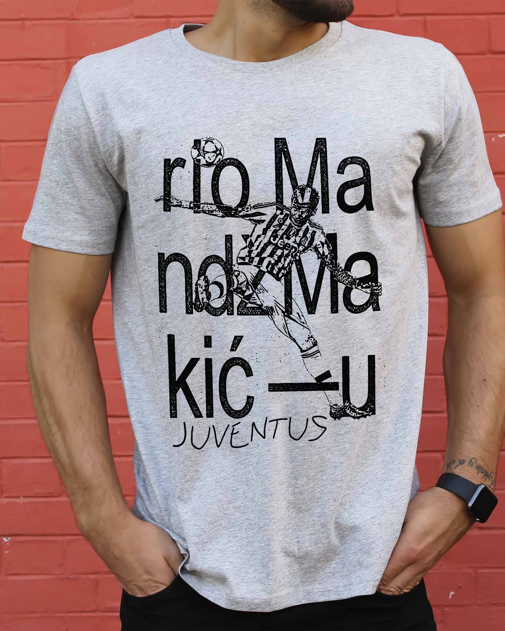 T-shirt Mandzukic de couleur Blanc par Sucker For Soccer