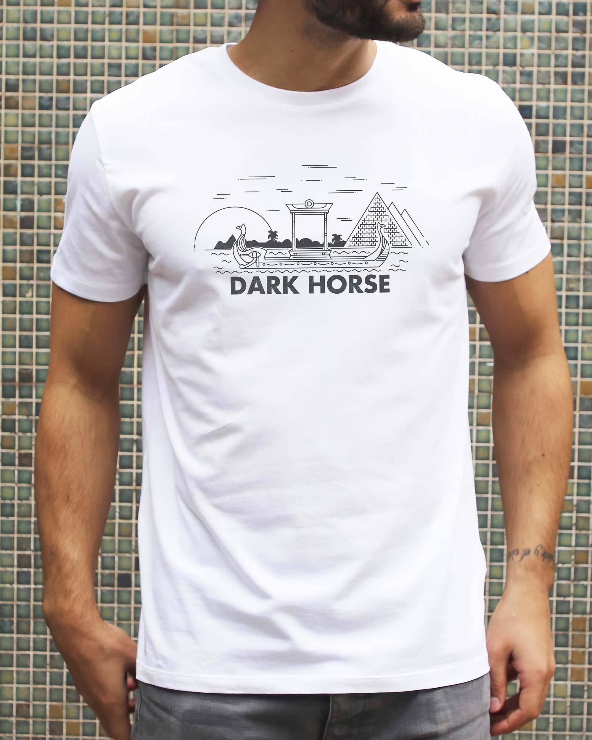 T-shirt Dark Horse de couleur Blanc par Catchy