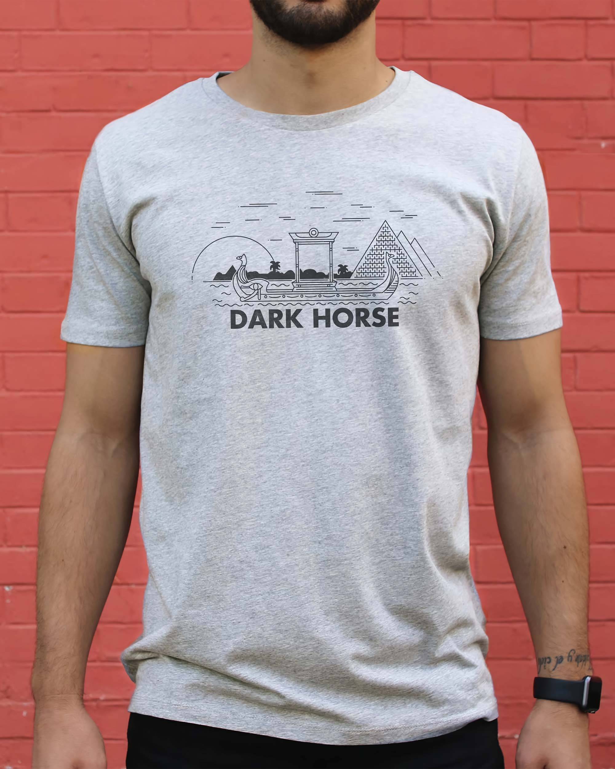 T-shirt Dark Horse de couleur Blanc par Catchy