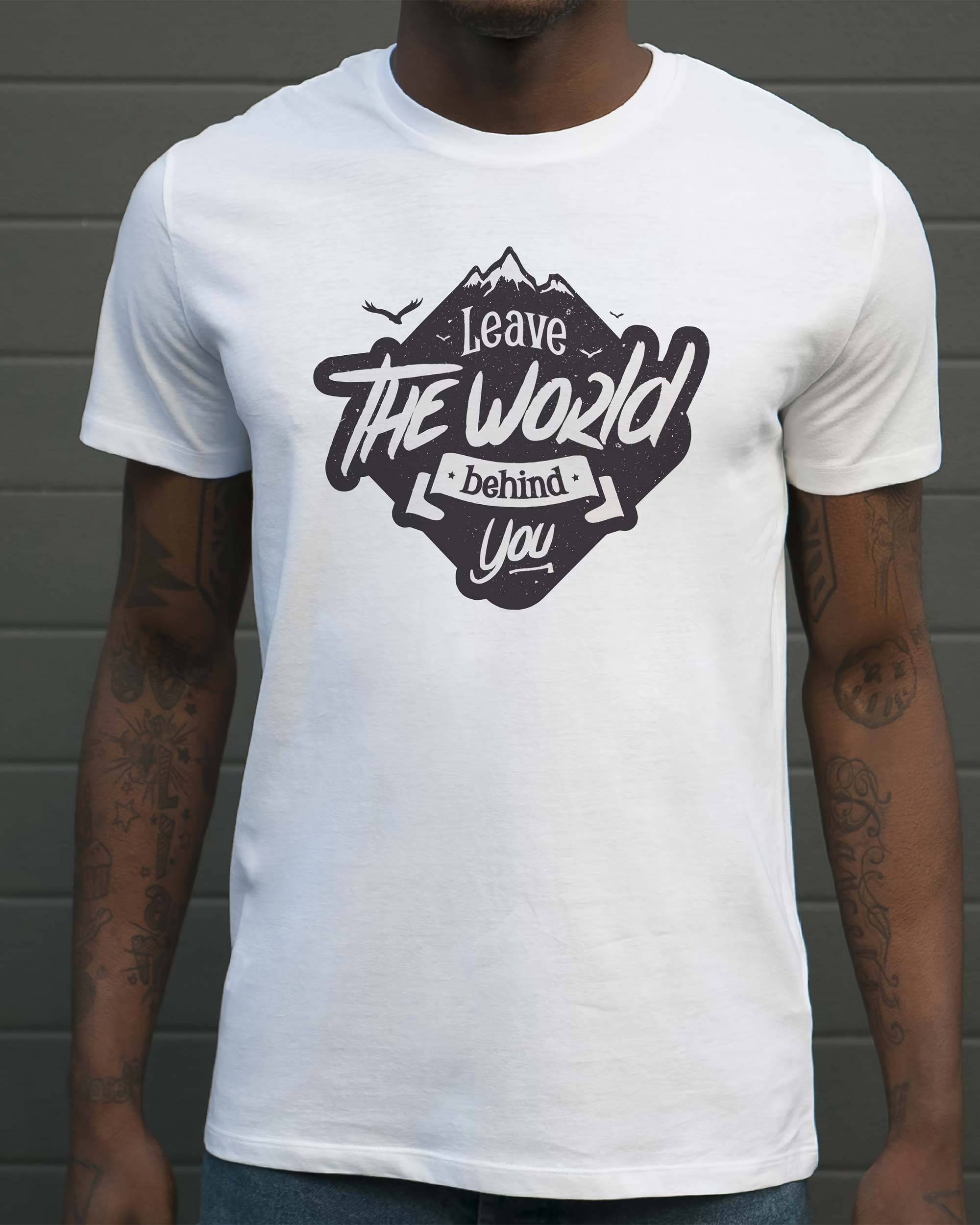 T-shirt Leave The World de couleur Blanc par Snevi