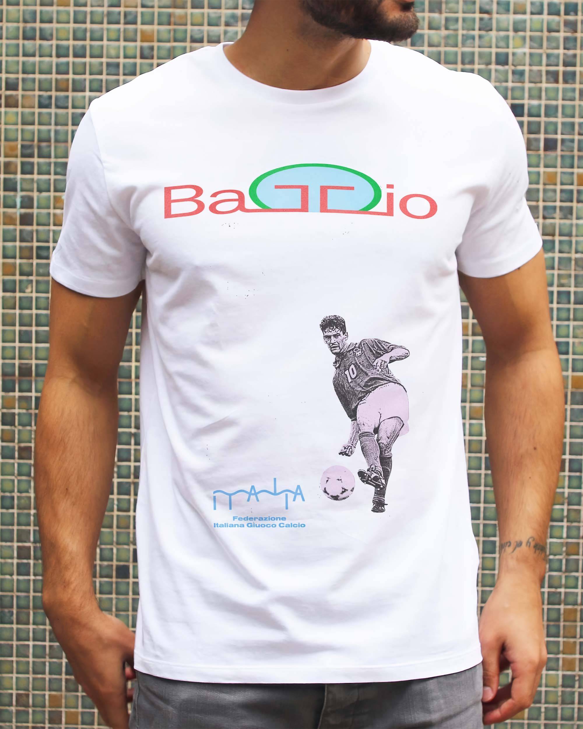 T-shirt Baggio Azzura de couleur Blanc par Sucker For Soccer
