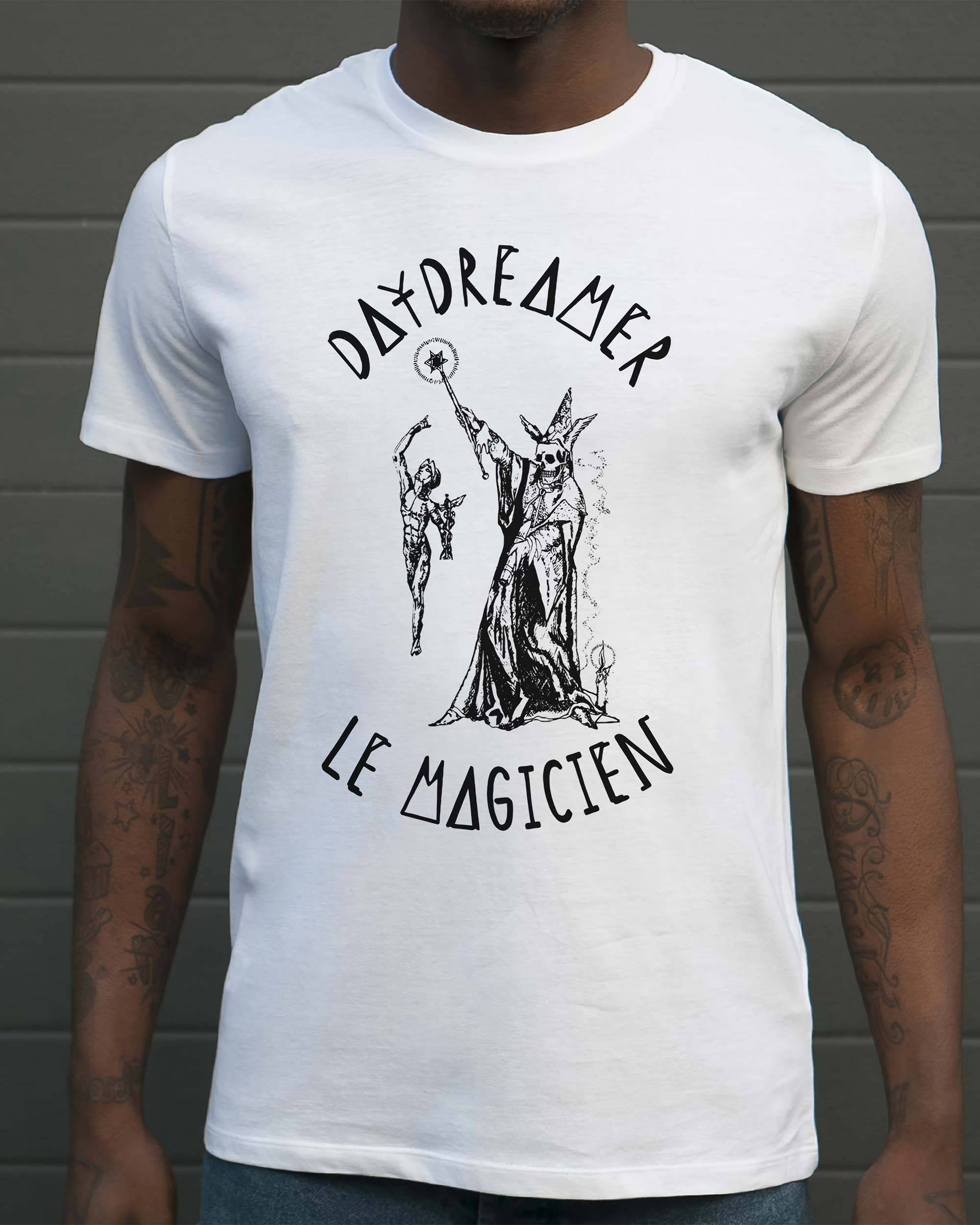 T-shirt Le Magicien de couleur Blanc par Daydreamer
