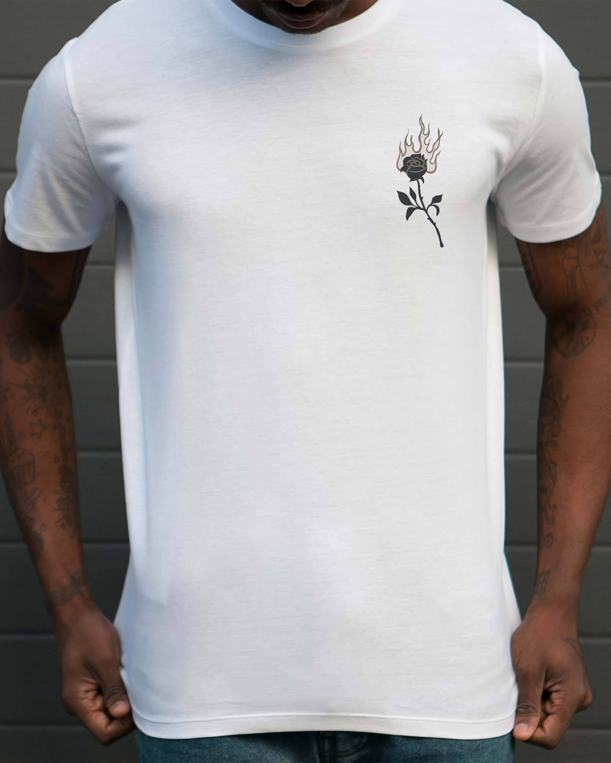 T-shirt Burning Rose de couleur Blanc par Thymoos