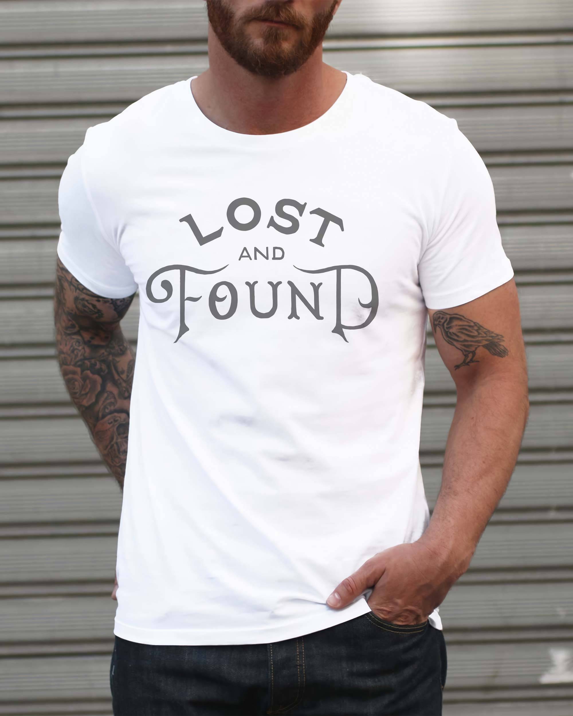 T-shirt Lost & Found de couleur Blanc par Thymoos