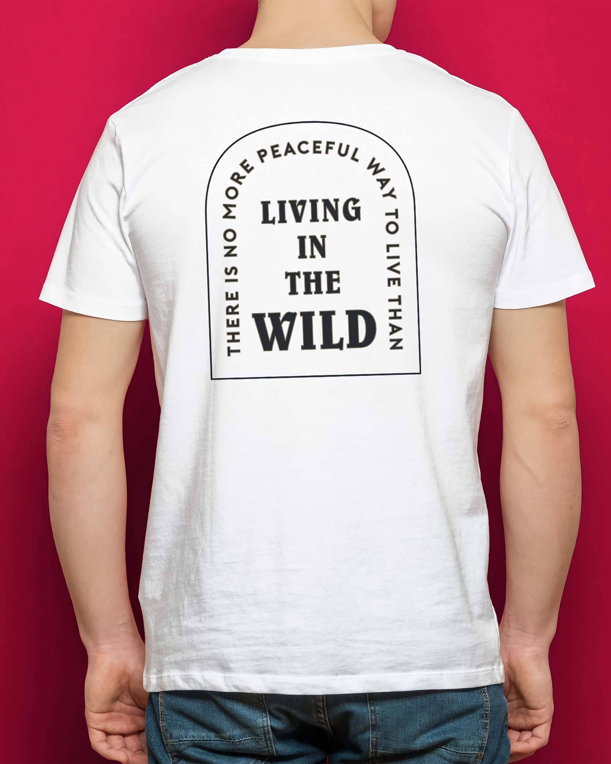 T-shirt Living in The Wild de couleur Blanc par Thymoos