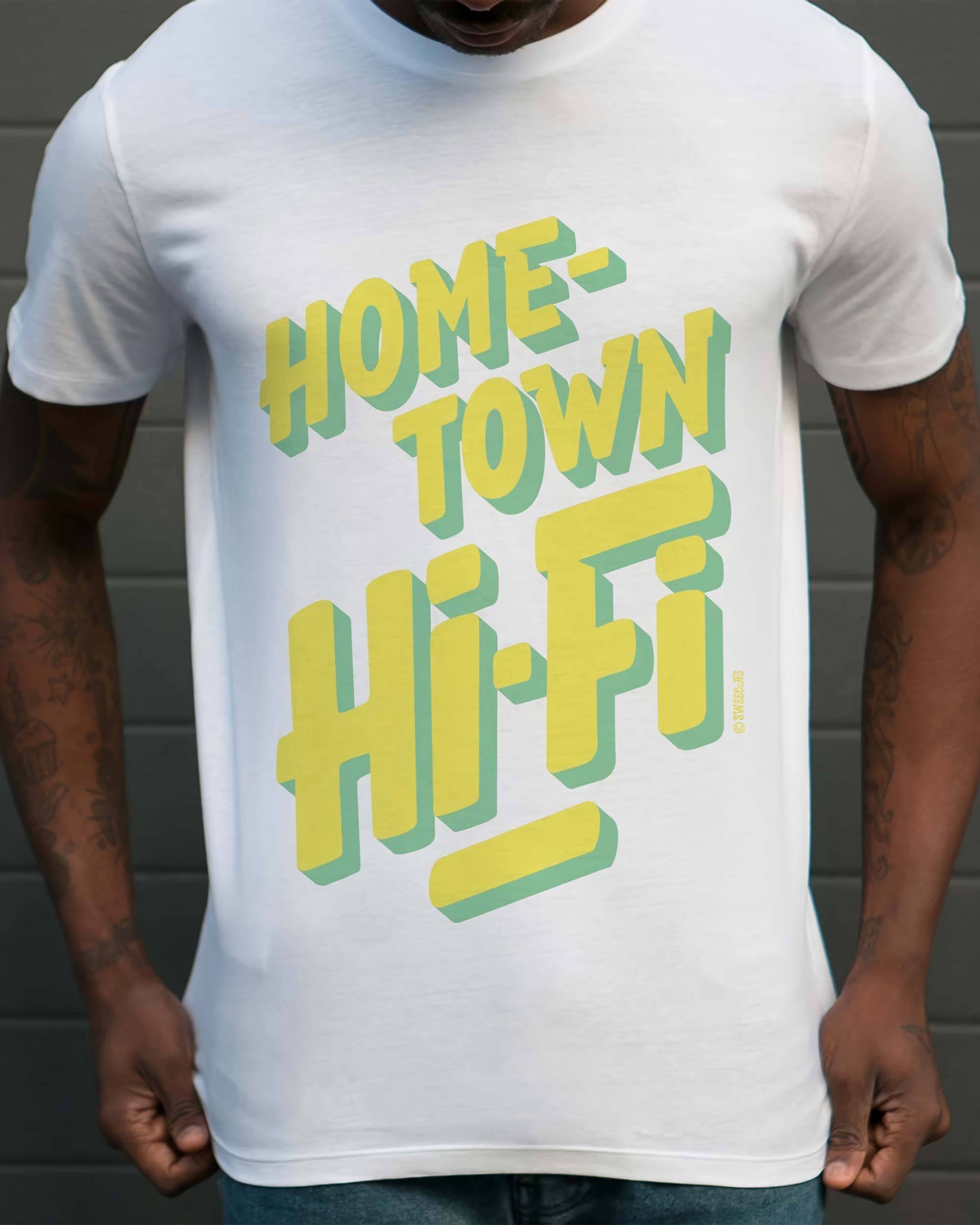 T-shirt Hometown HiFi de couleur Blanc par Sweet-As