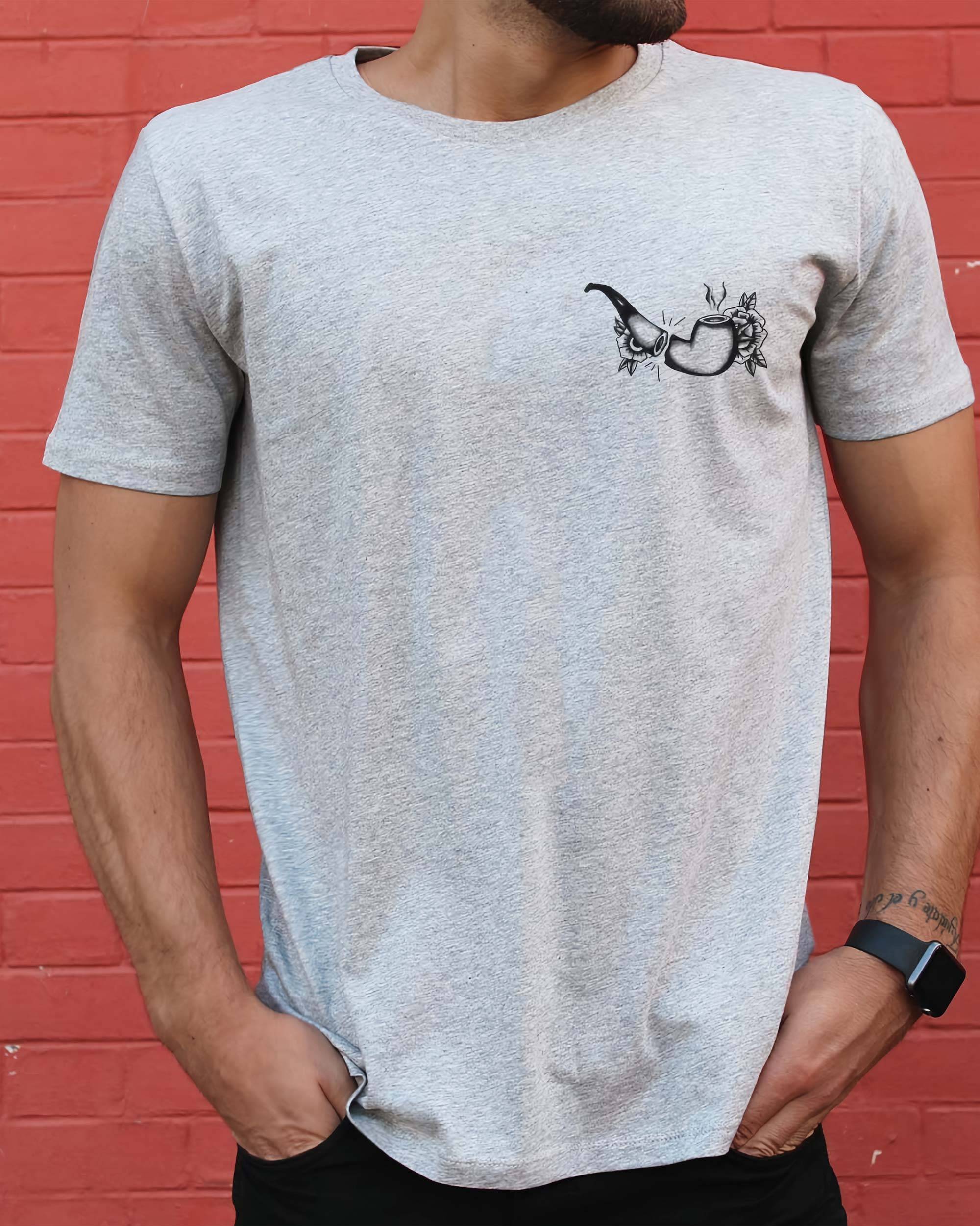 T-shirt Pipe En Bois de couleur Blanc par Pierre Nkwane