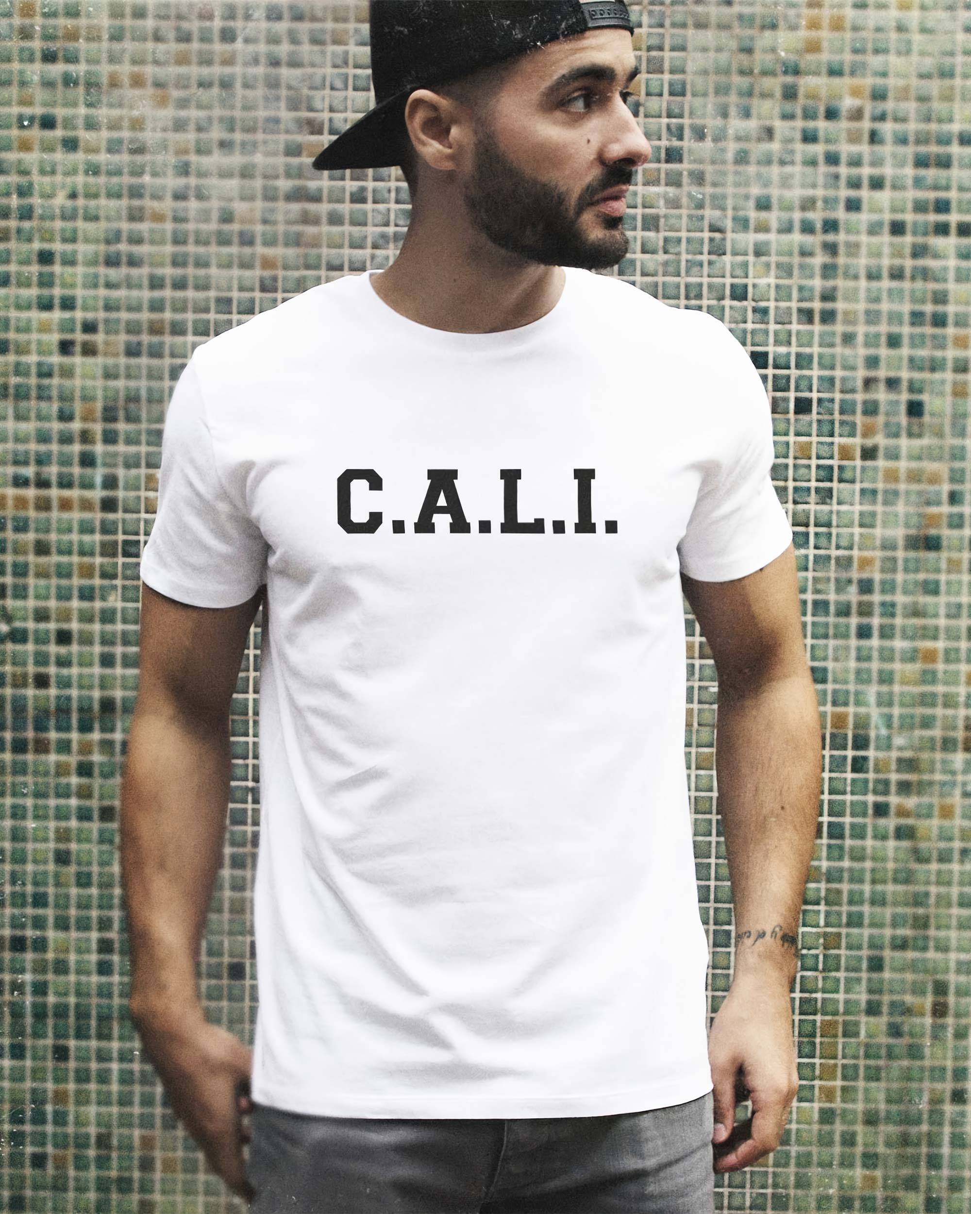 T-shirt C.A.L.I. de couleur Blanc