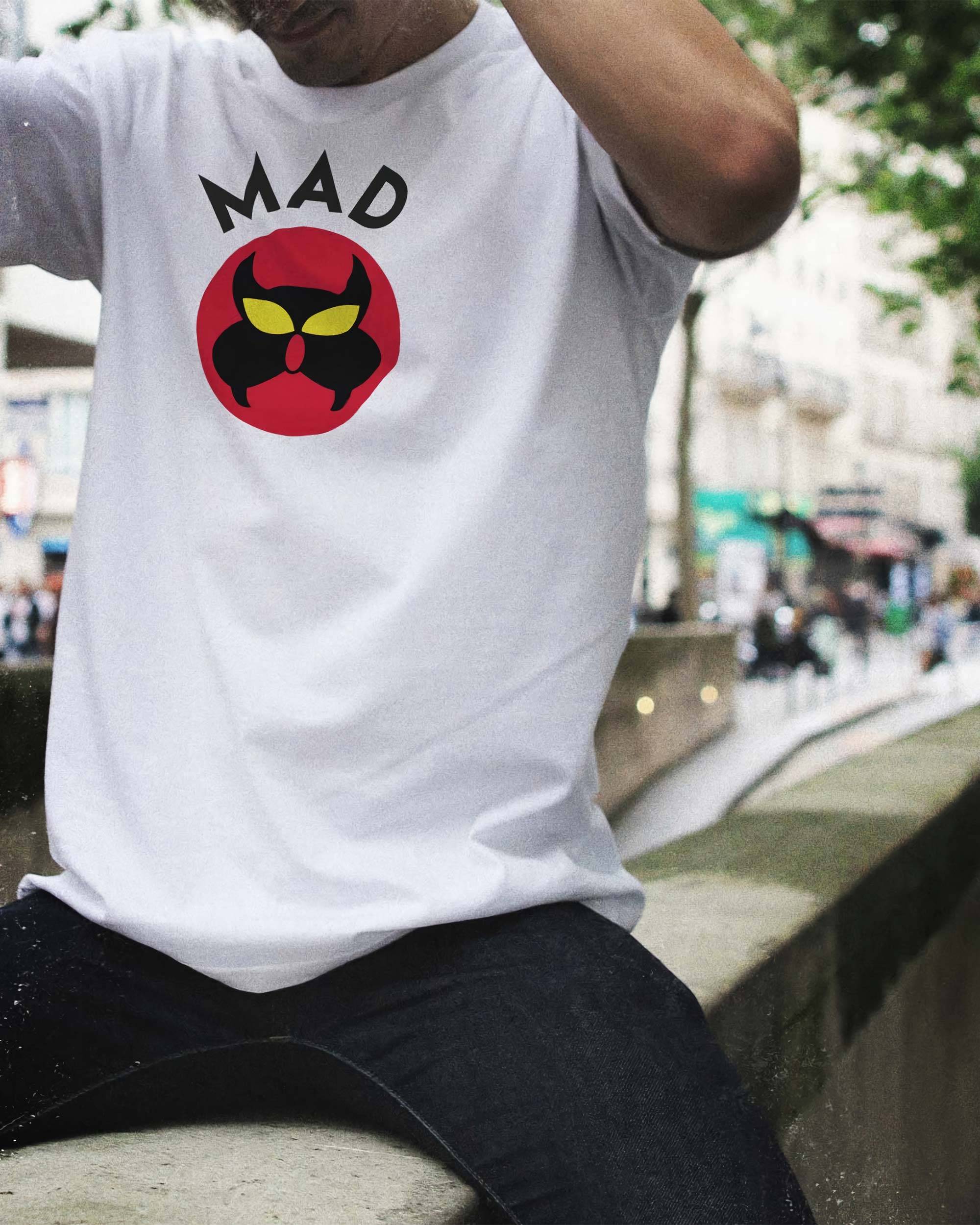 T-shirt Agent MAD de couleur Blanc