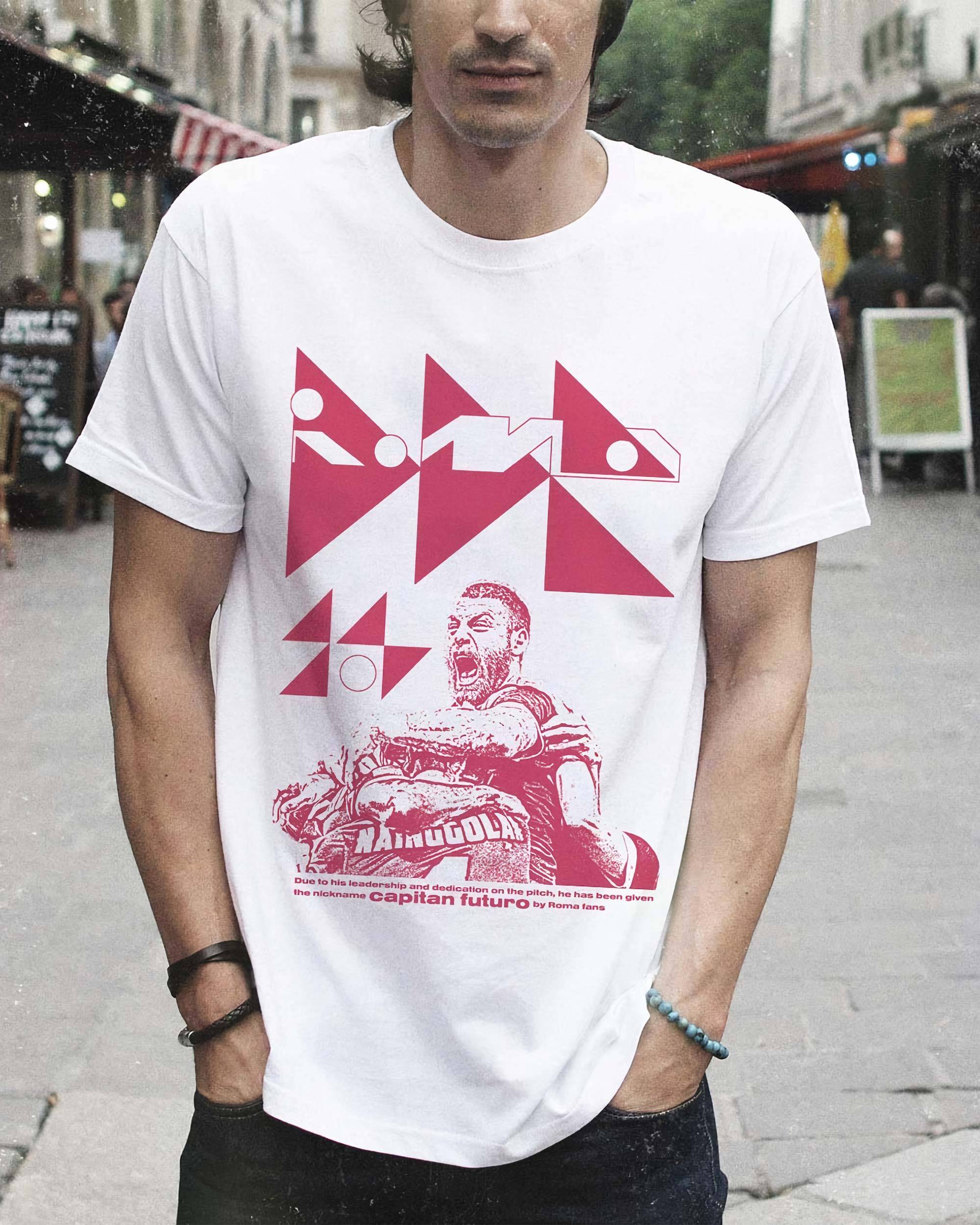 T-shirt De Rossi de couleur Blanc par Sucker For Soccer