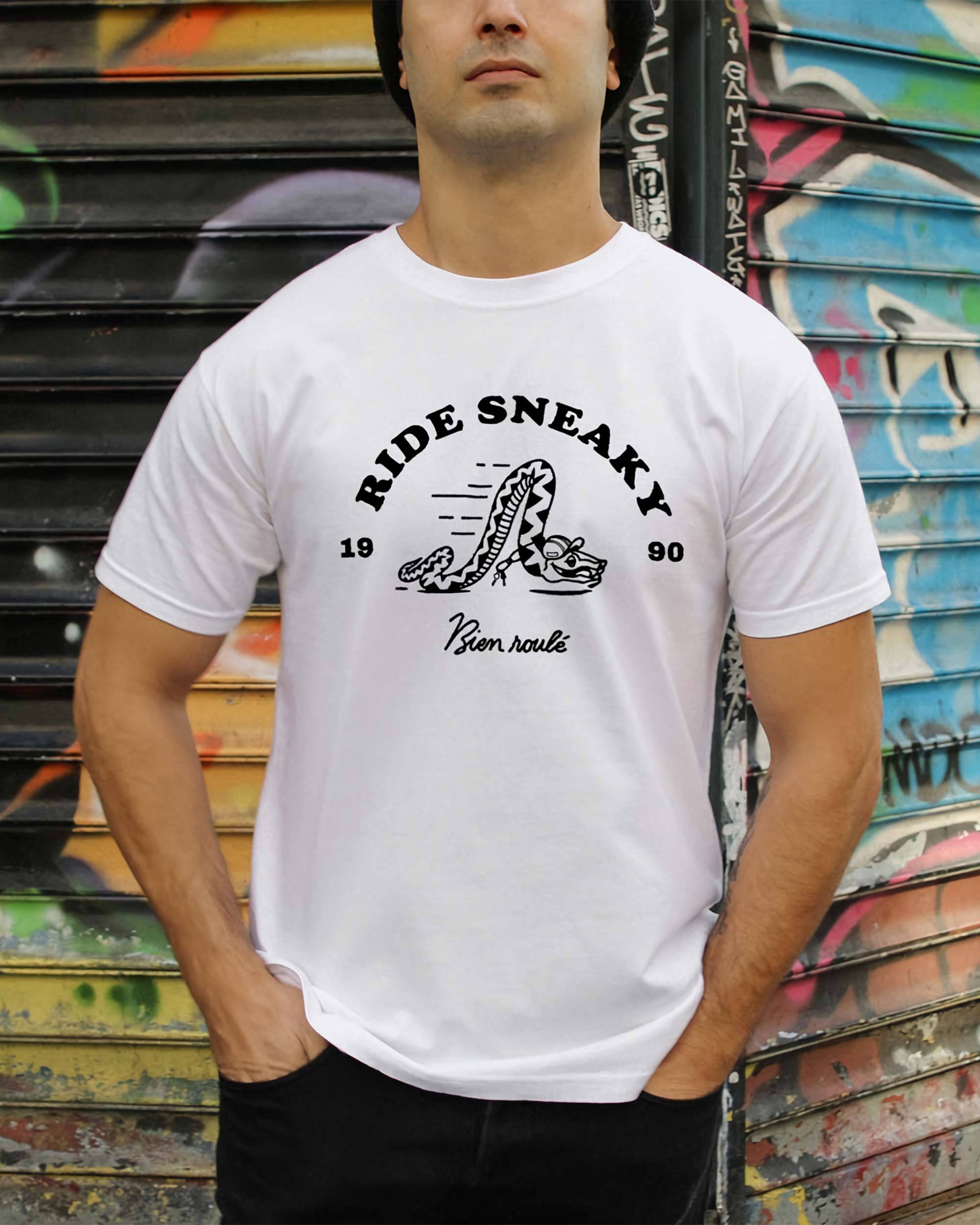 T-shirt Ride Sneaky de couleur Blanc par Bien Roulé