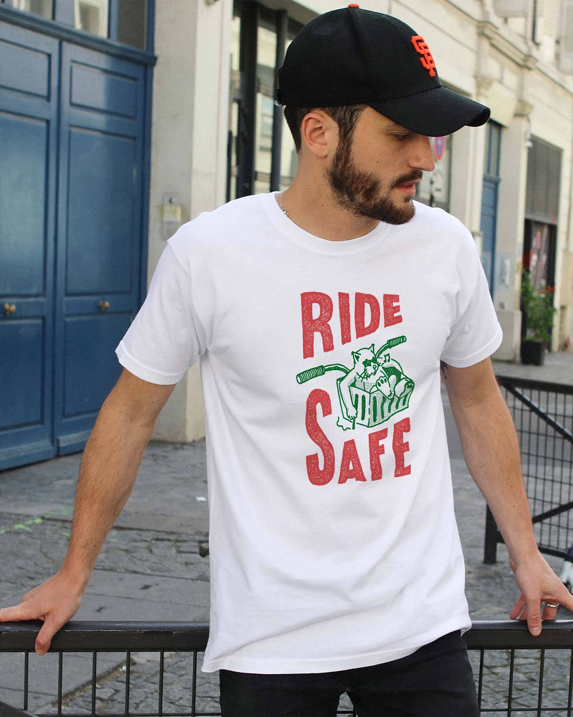 T-shirt Ride safe de couleur Blanc par Bien Roulé