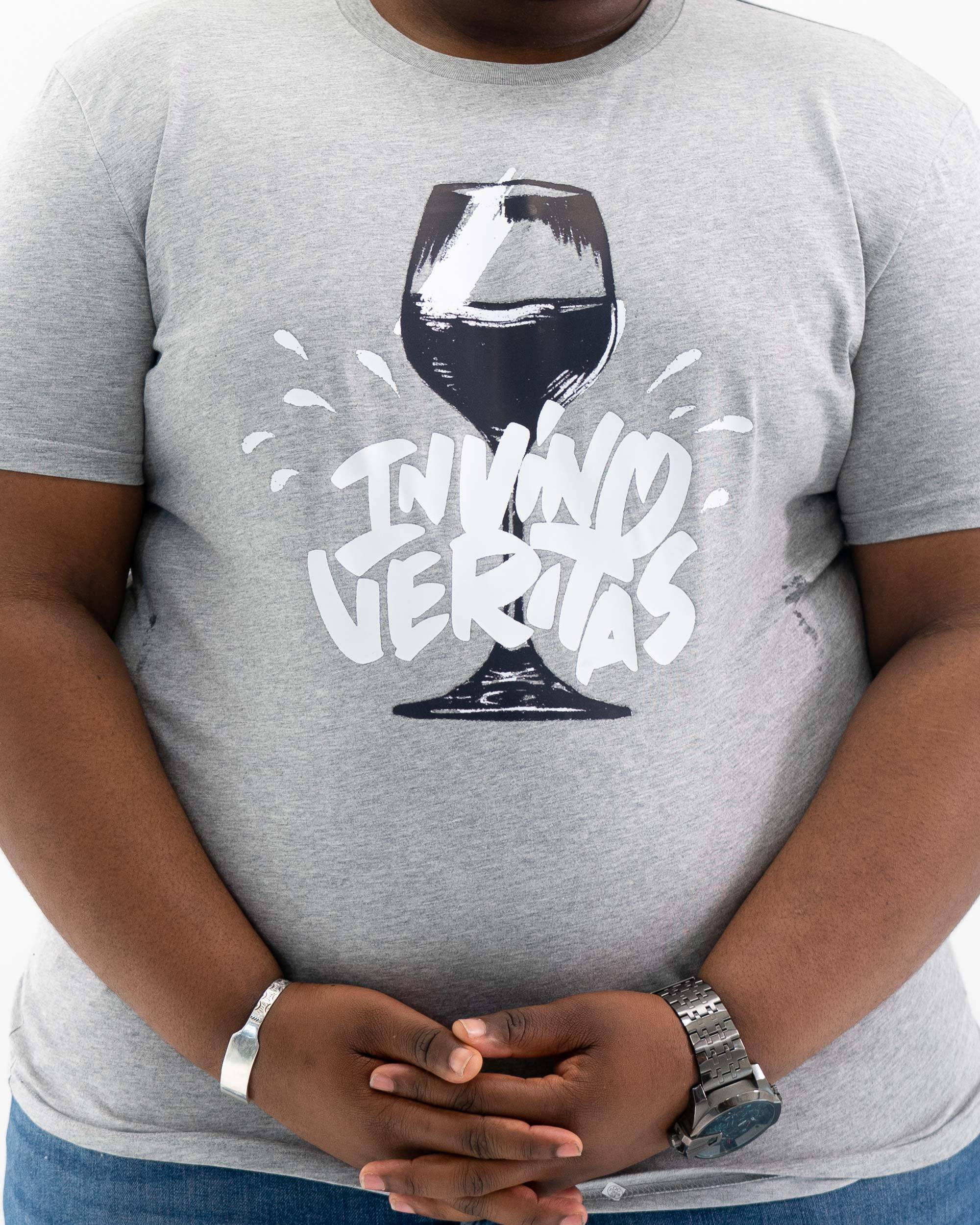 T-shirt Vino Veritas de couleur Gris chiné par Bien Roulé