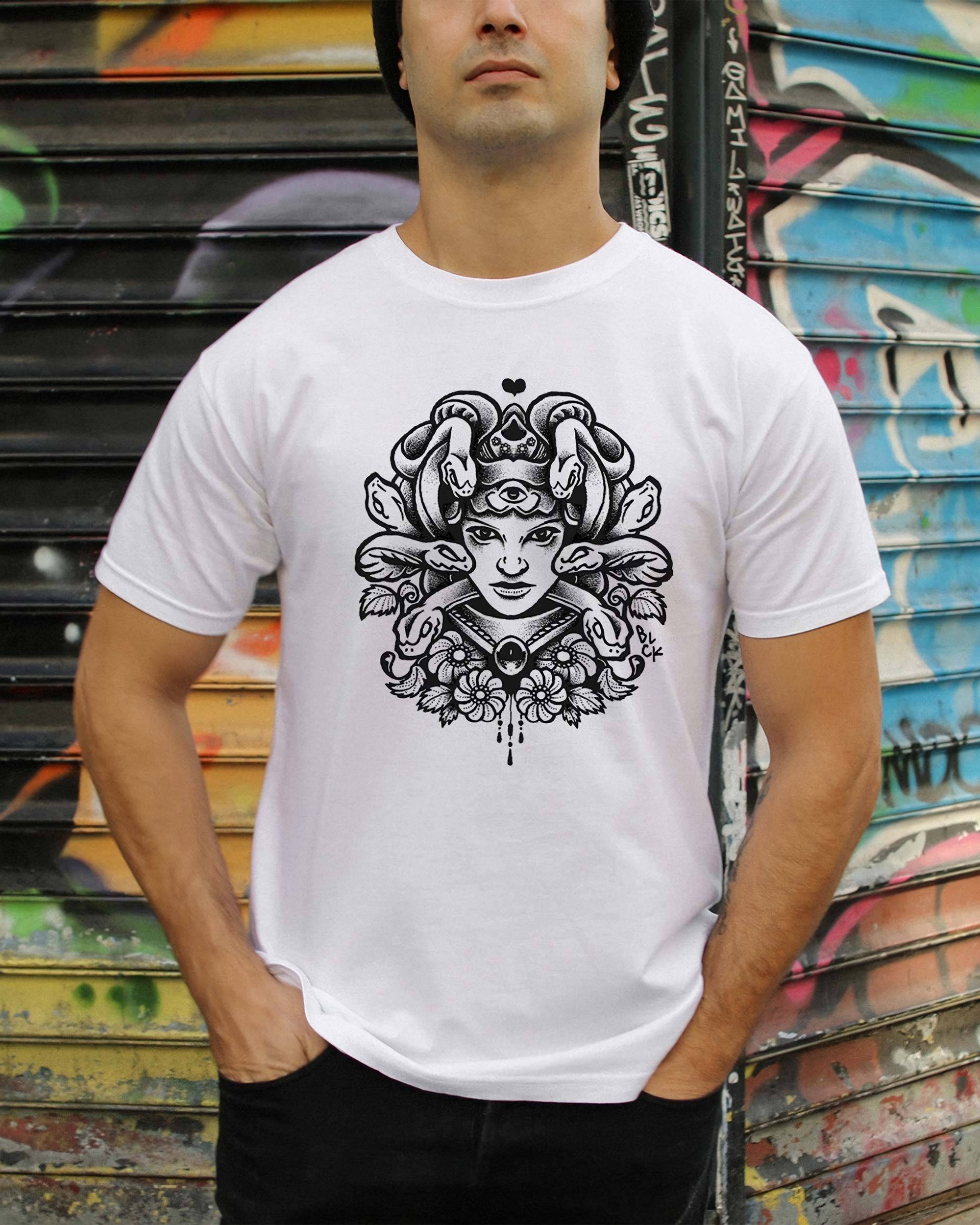T-shirt Gorgone de couleur Blanc par Blackquest
