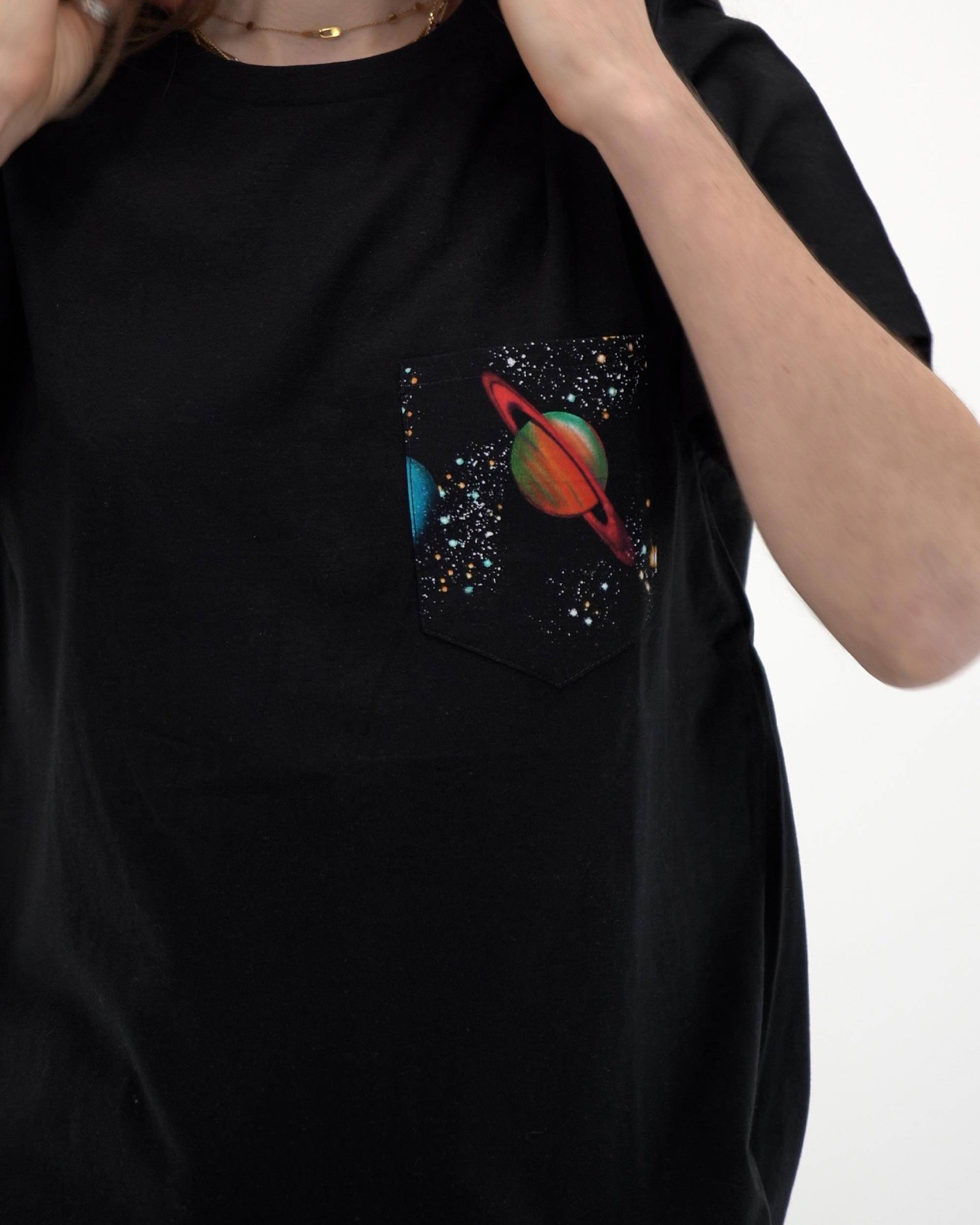 T-shirt à poche Cosmos de couleur Noir par Pick Pocket Paris