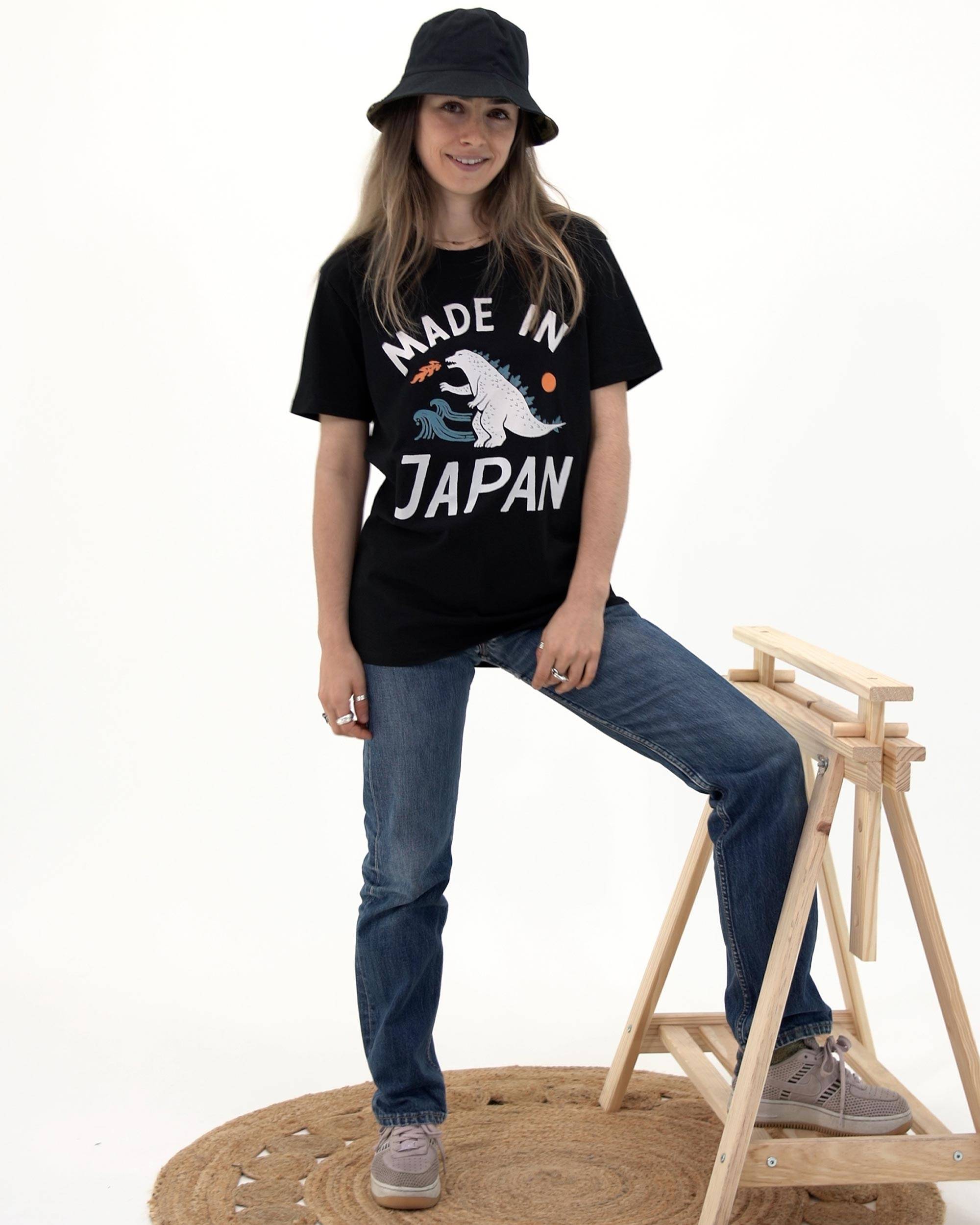 T-shirt Made In Japan de couleur Noir par Skitchism
