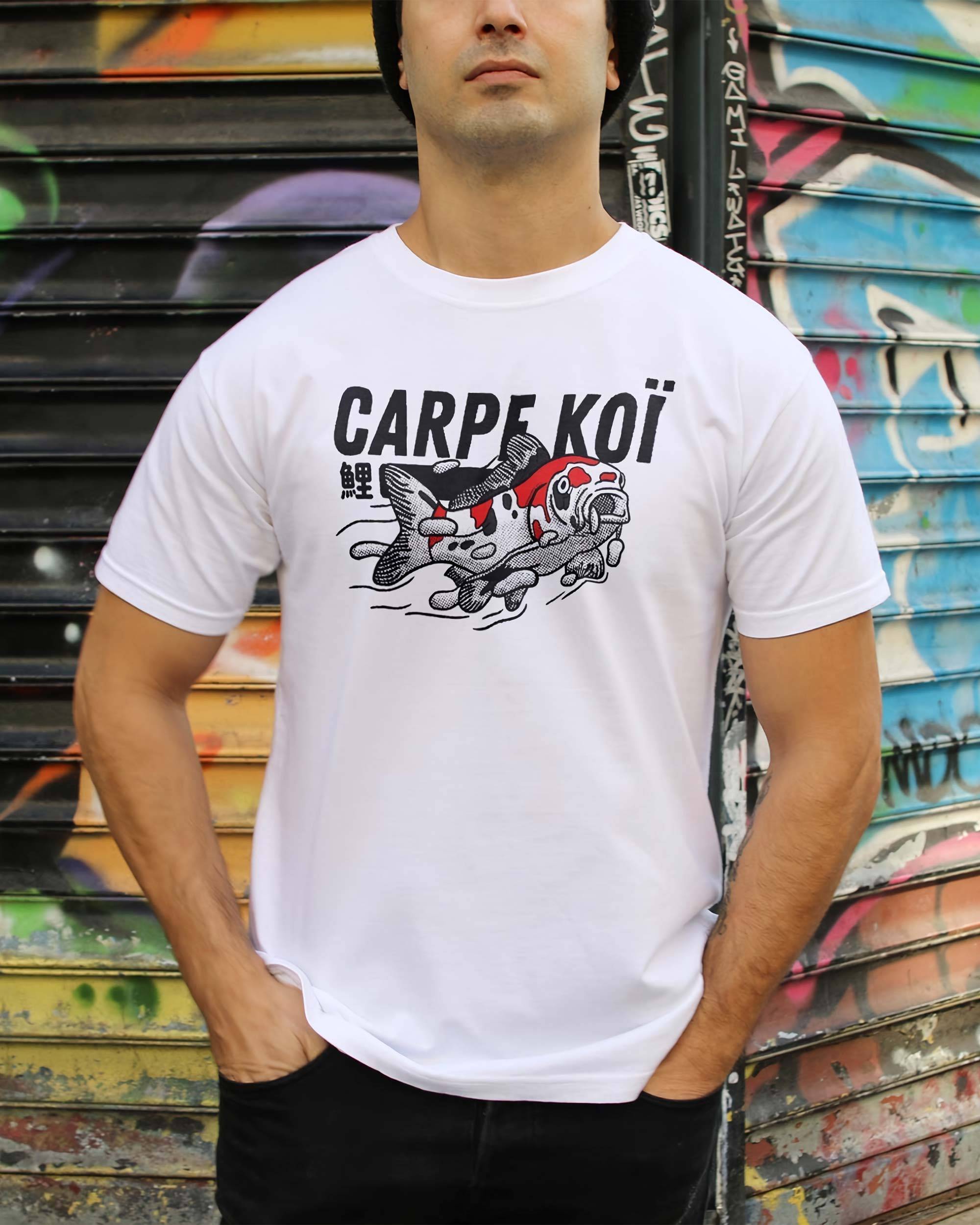 T-shirt Carpe Koï de couleur Blanc par The Beart Studio