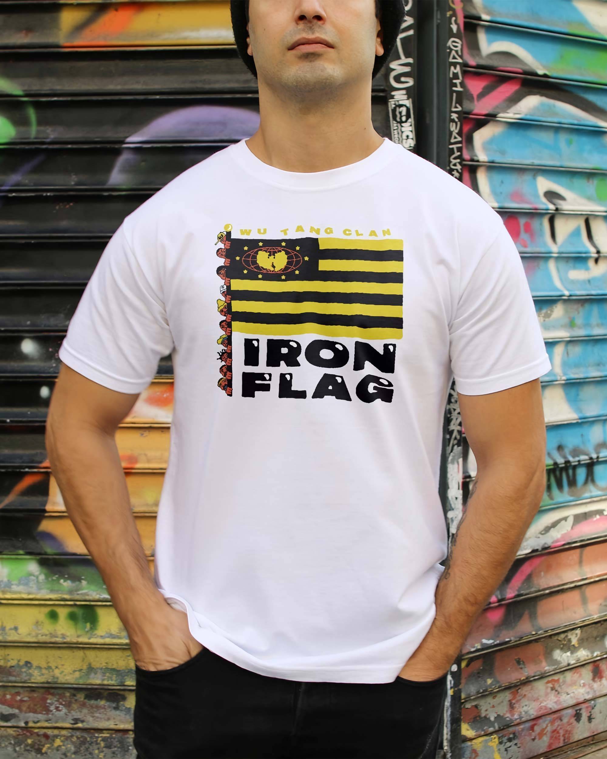 T-shirt Iron Flag de couleur Blanc par Jeune Woof