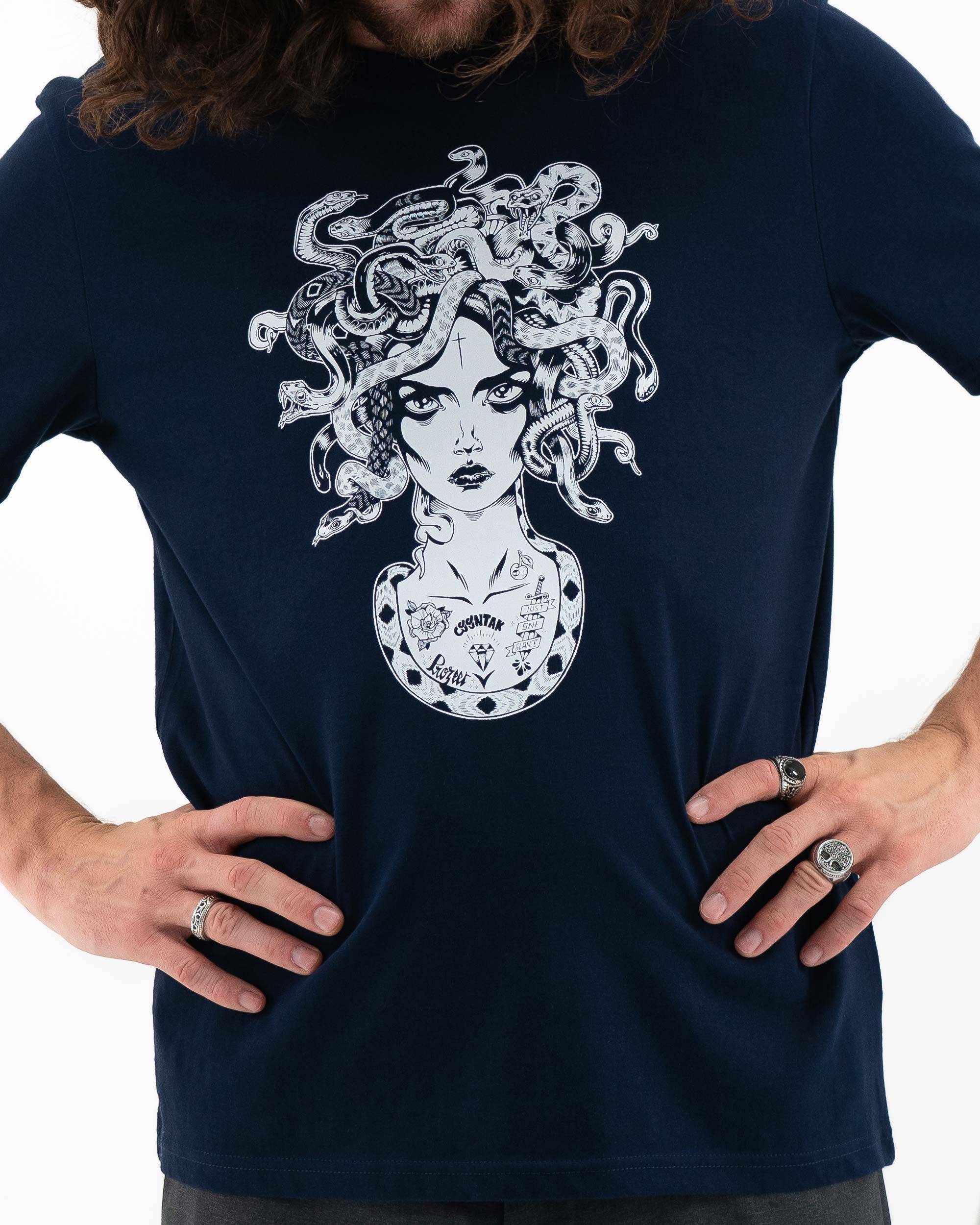 T-shirt Medusa de couleur Navy par Coontak
