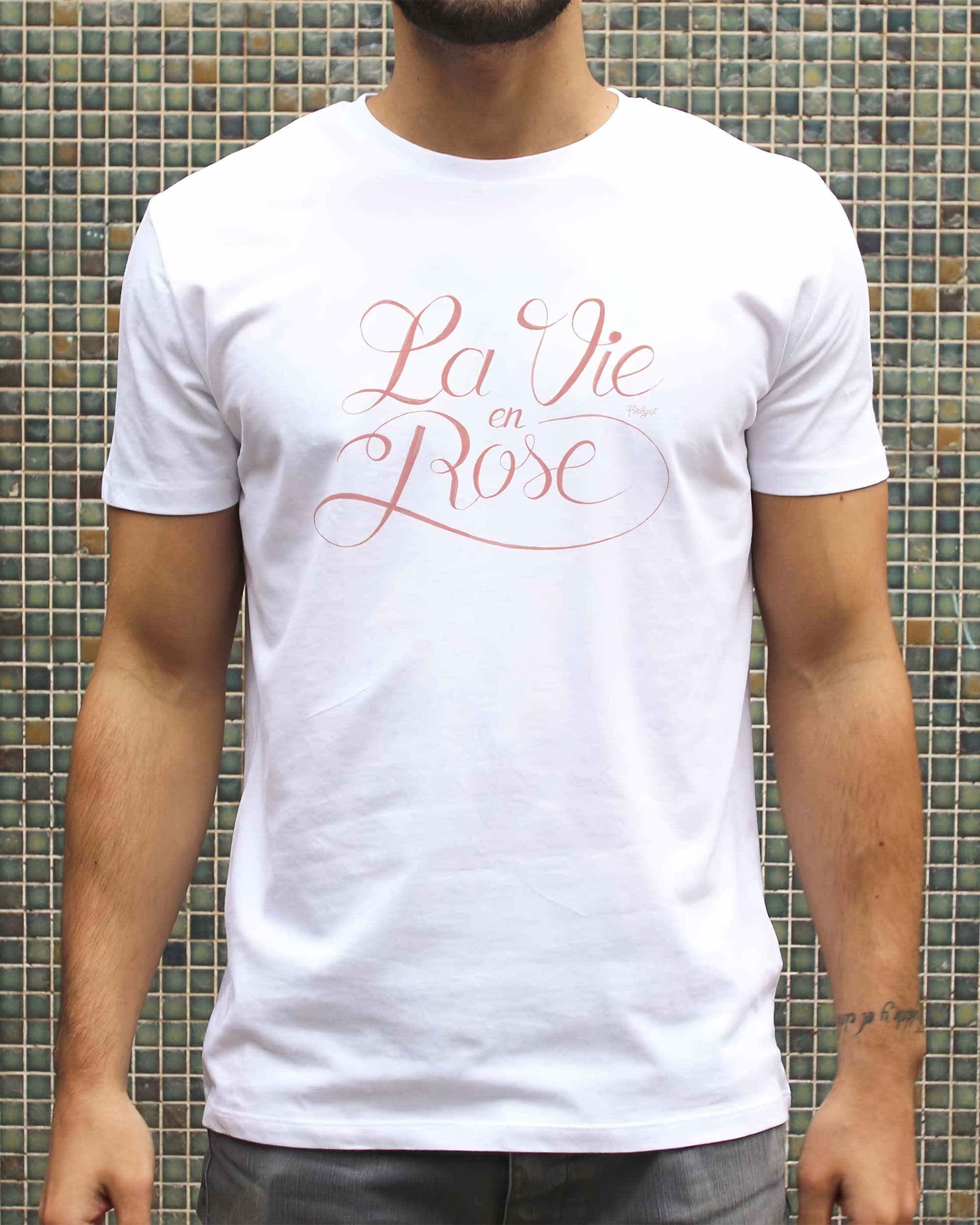 T-shirt La Vie en Rose de couleur Blanc par Flowhynot