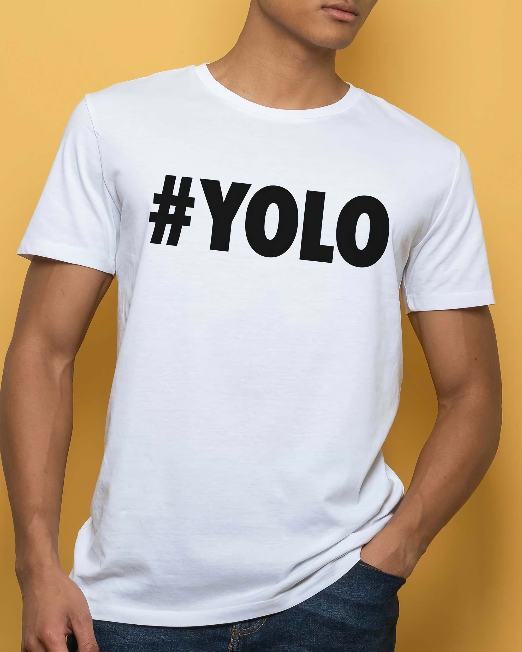 T-shirt YOLO de couleur Blanc