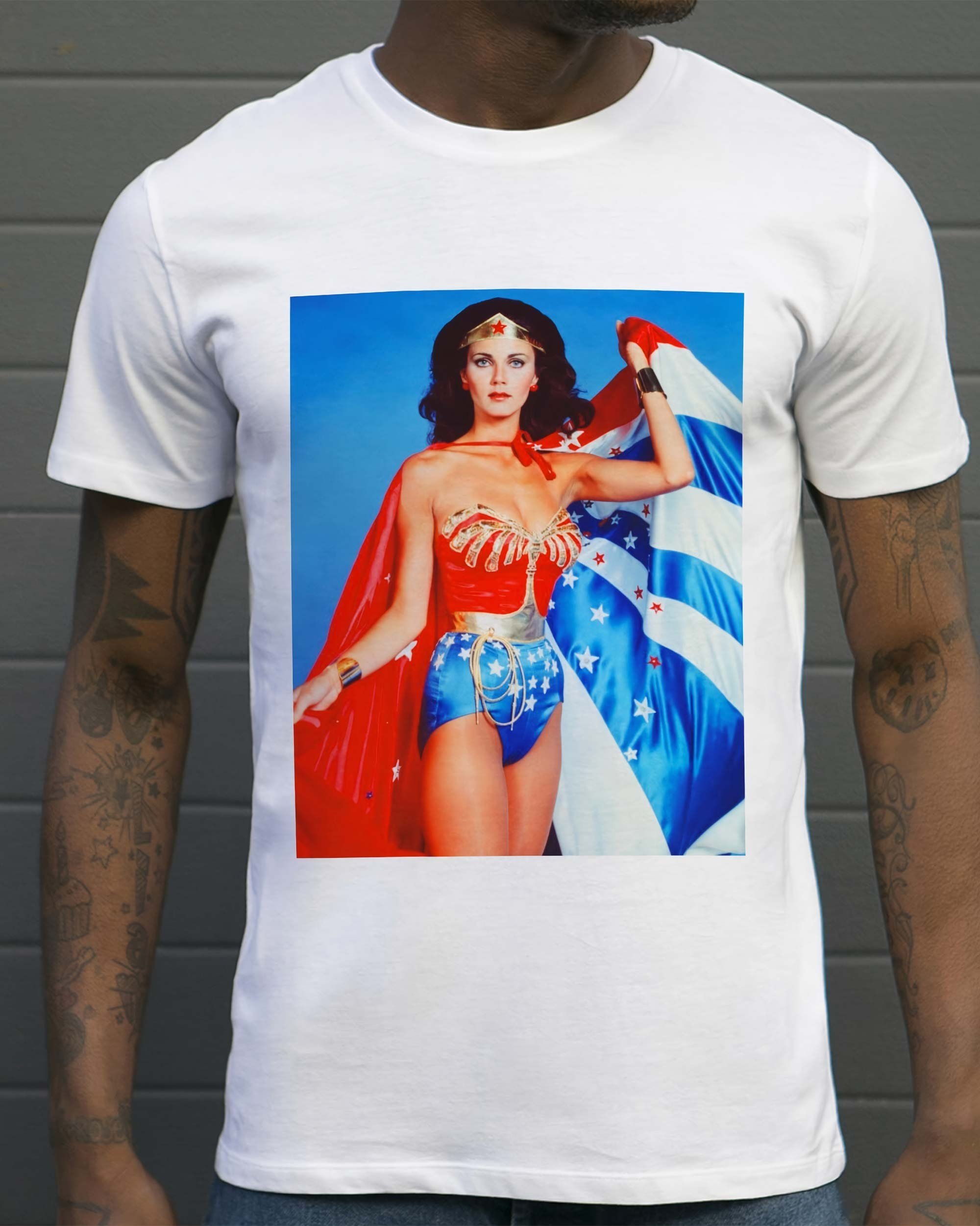 T-shirt Wonder Woman de couleur Blanc