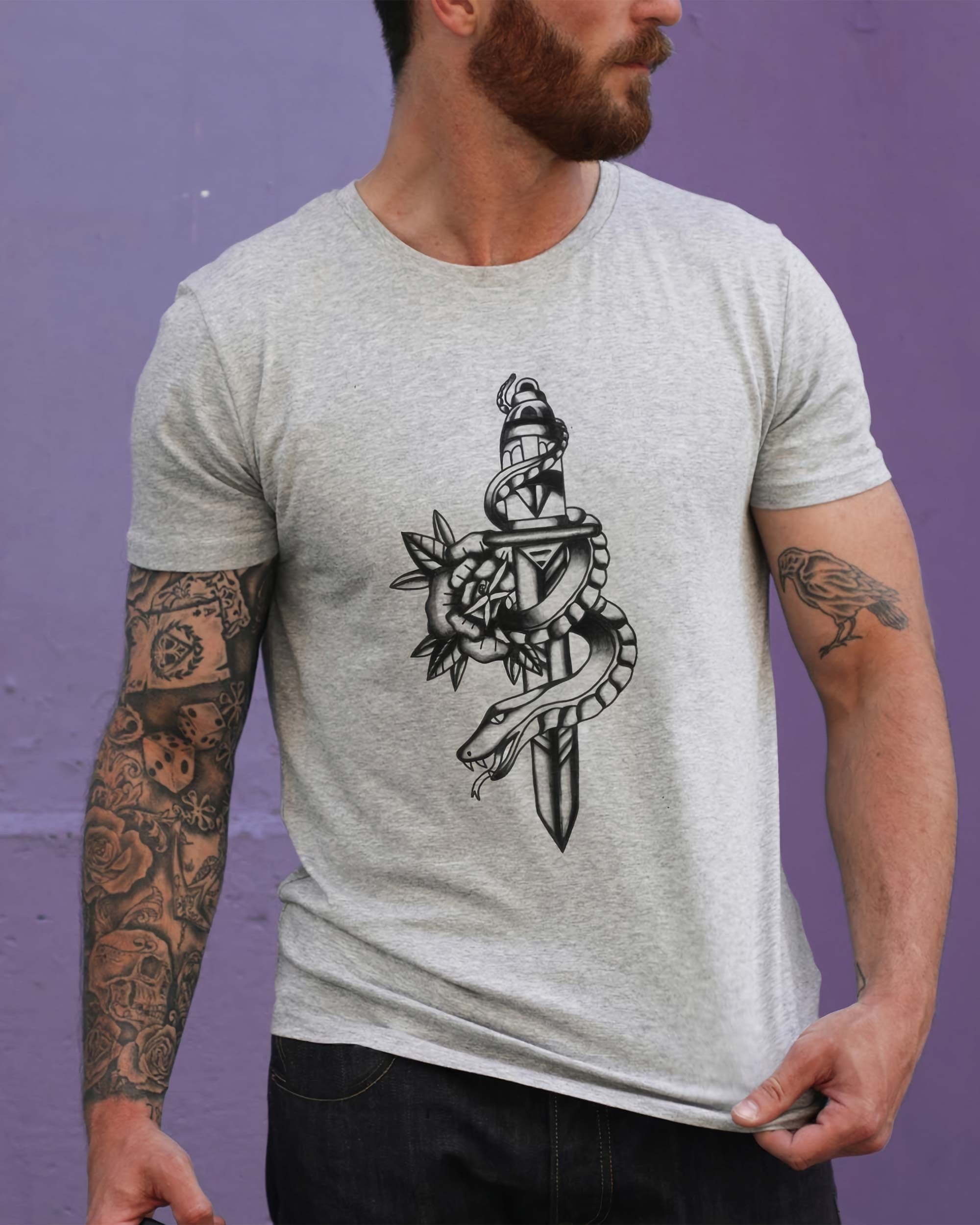 T-shirt Dague Serpent de couleur Blanc par Pierre Nkwane