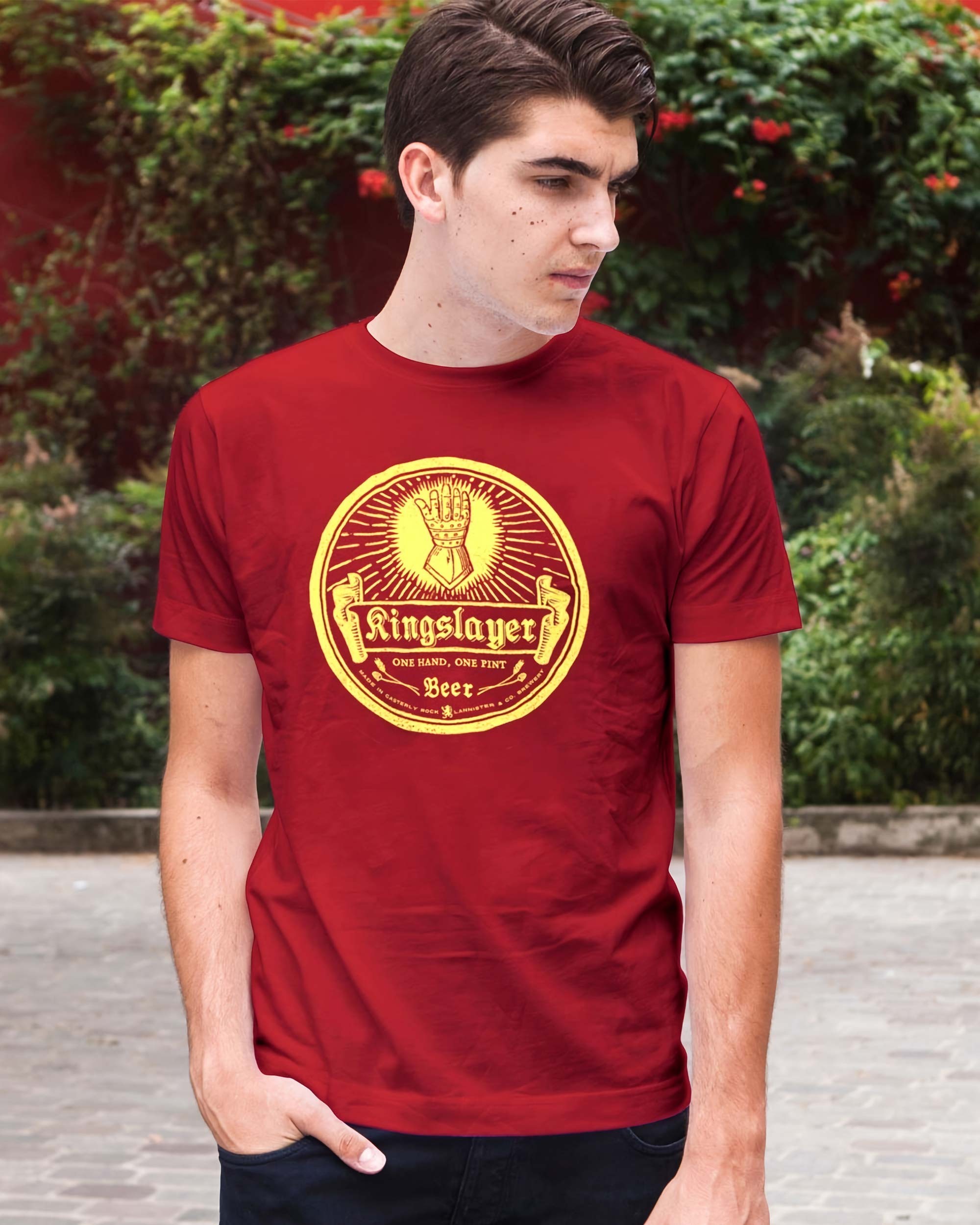T-shirt Kingslayer de couleur Rouge par Victor Calahan