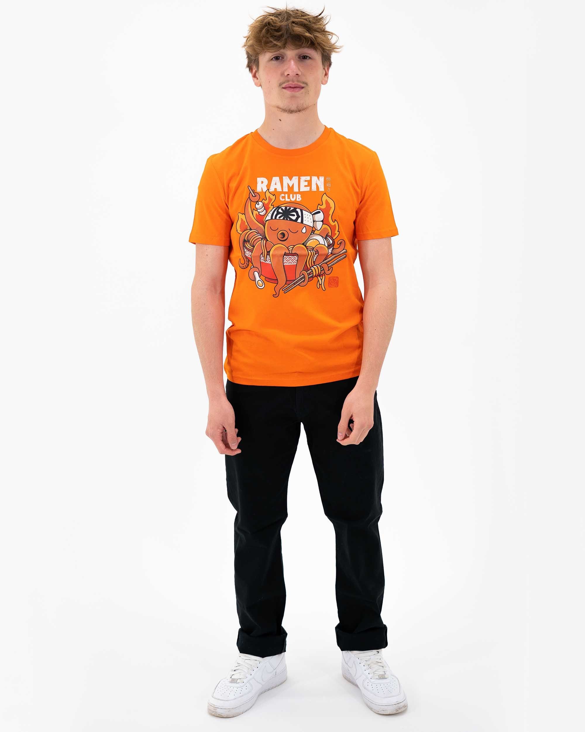 T-shirt Tako Club de couleur Orange par ppmid