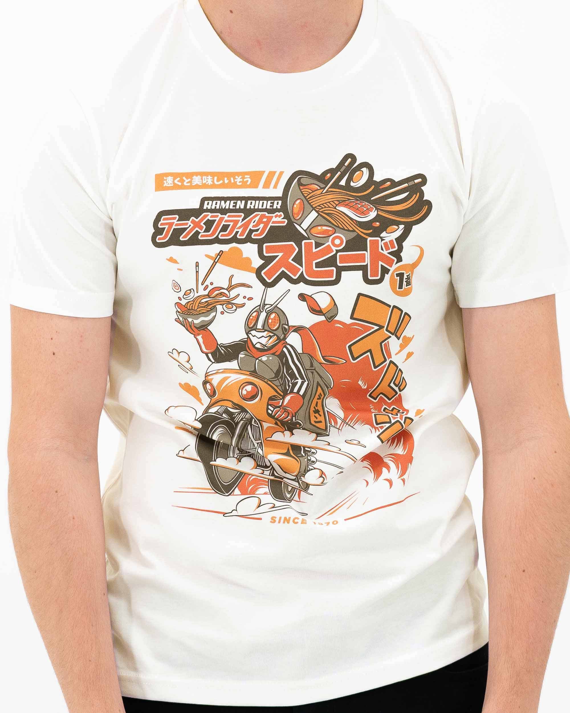T-shirt Ramen Rider de couleur Off-white par Ilustrata