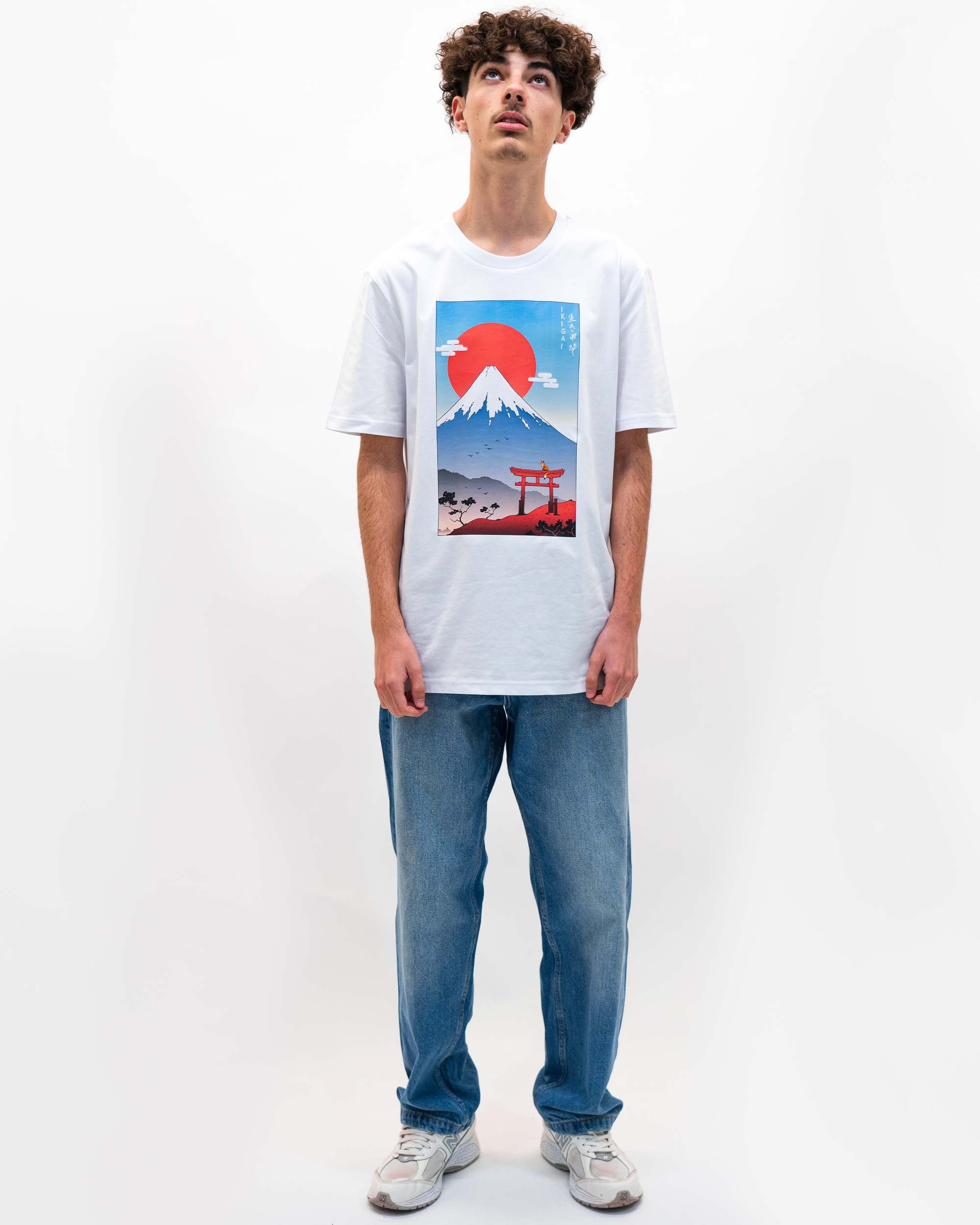 T-shirt Ikigai Mont Fuji de couleur Blanc par Vincent Trinidad