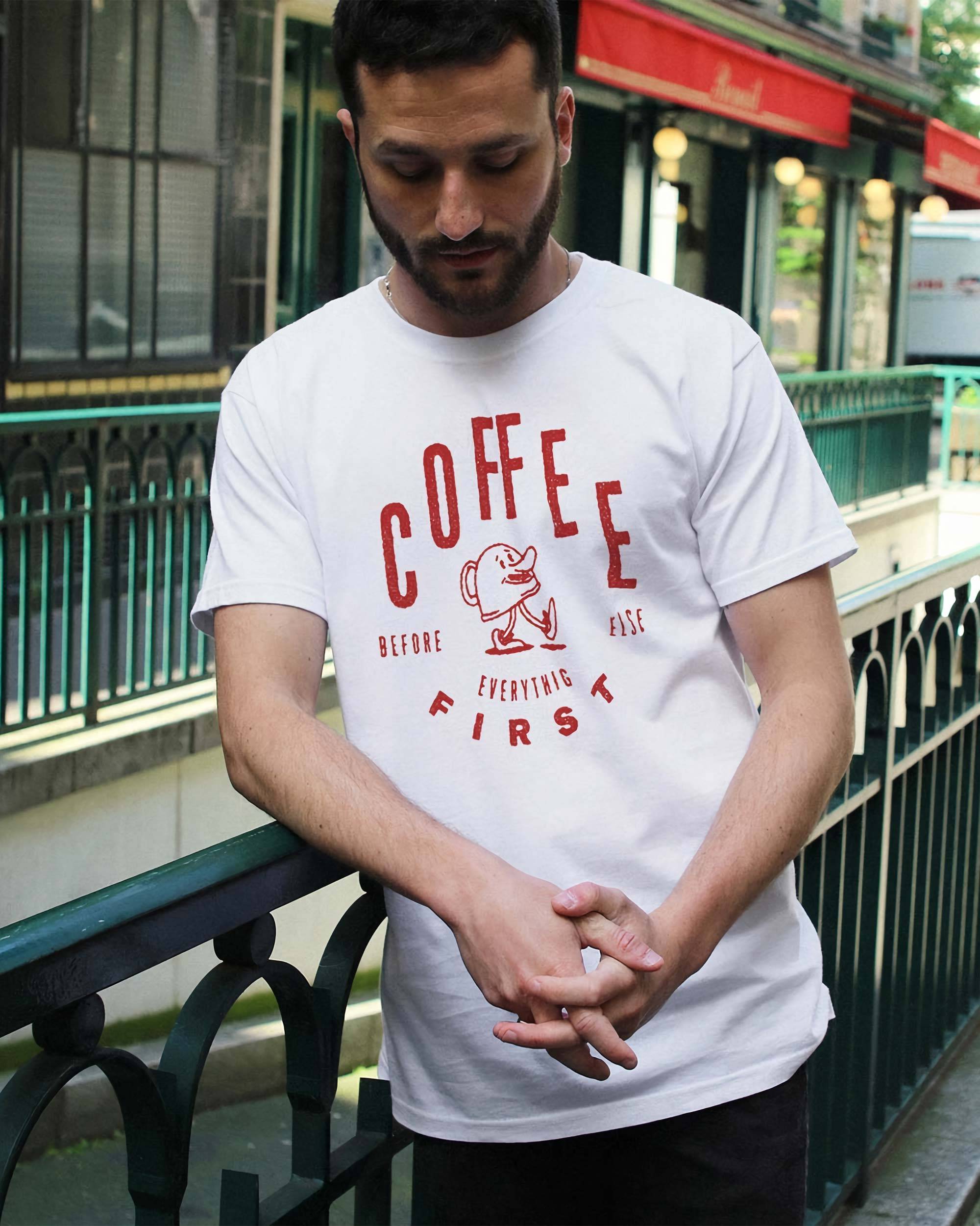 T-shirt First coffee (en promo) de couleur Blanc