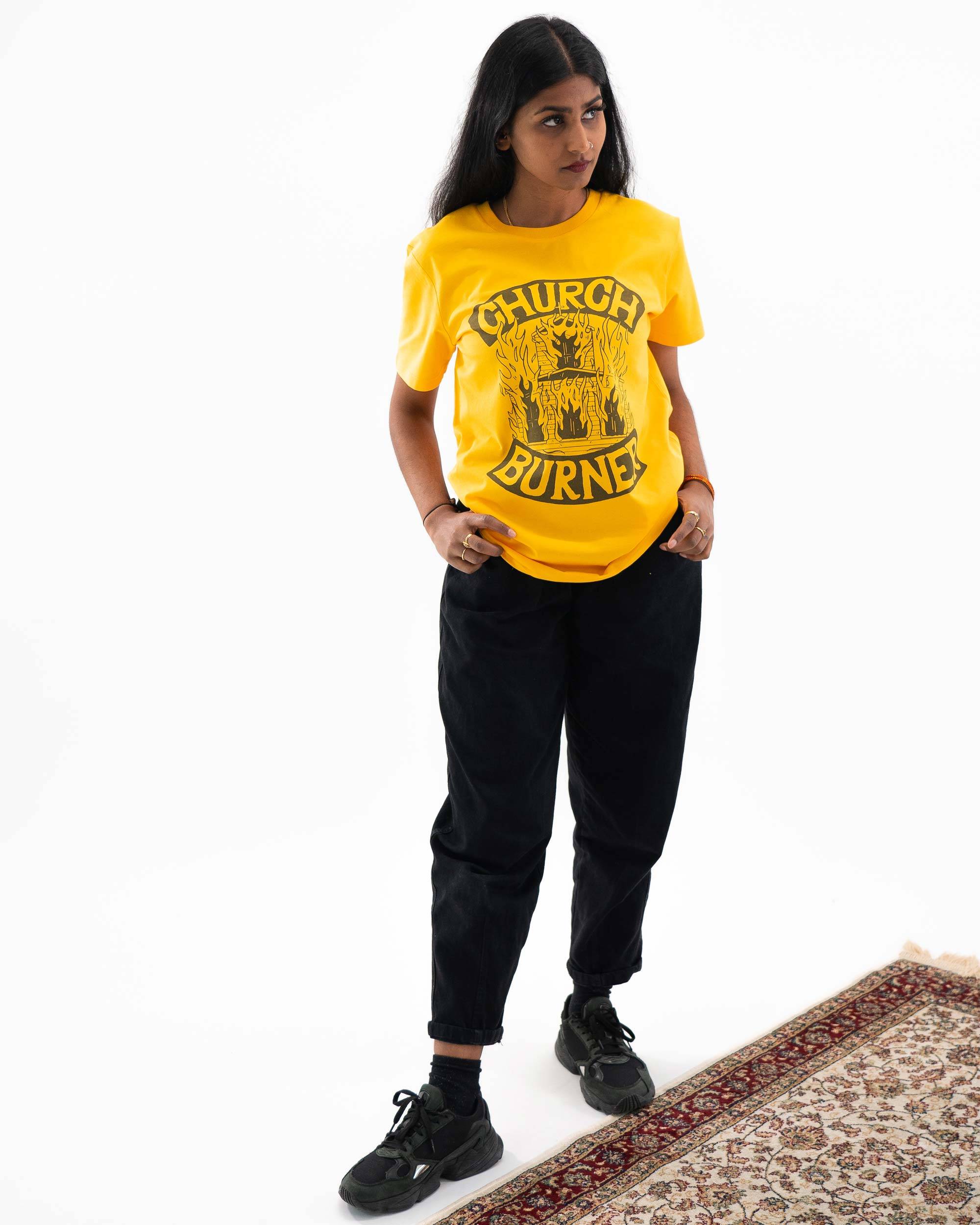 T-shirt Church Burner (en promo) de couleur Jaune