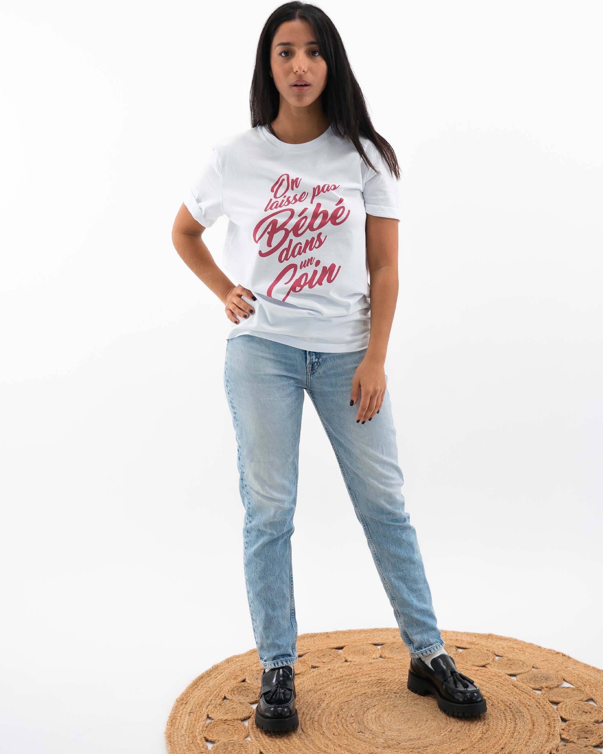 T-shirt On Laisse Pas Bébé Dans Un Coin (en promo) de couleur Blanc